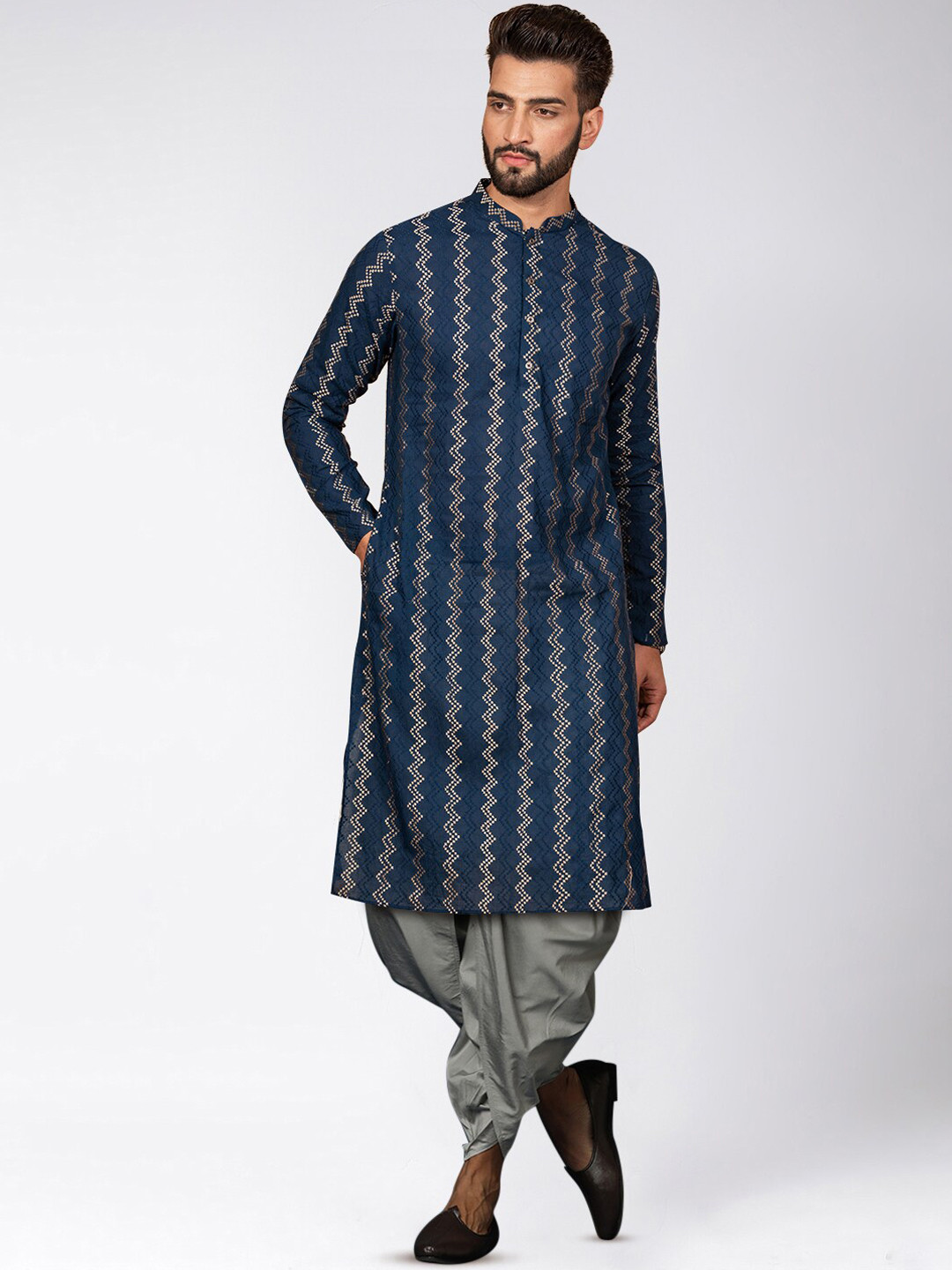 

KISAH Abstract Embroidered Mandarin Collar Straight Kurta With Dhoti Pants, Navy blue