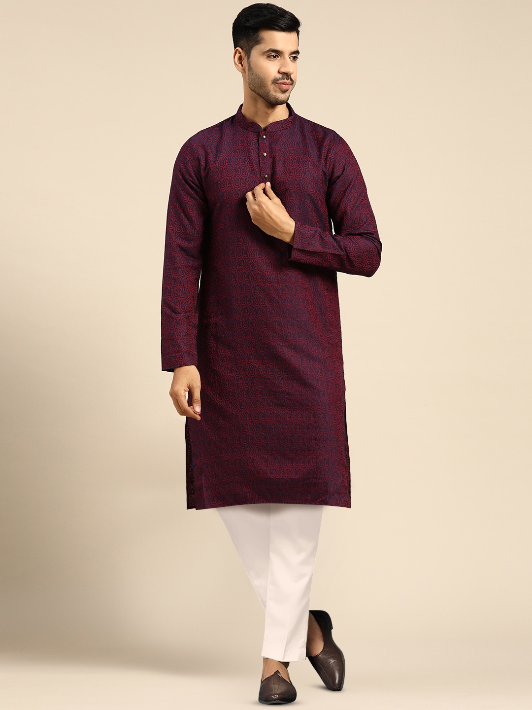 

KISAH Paisley Embroidered Mandarin Collar Straight Kurta With Trousers, Purple