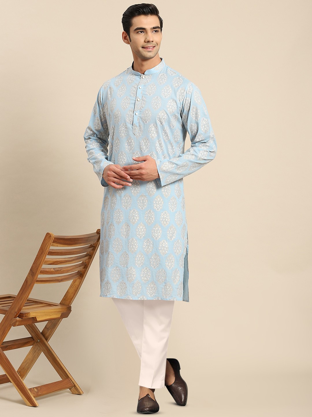 

KISAH Floral Printed Mandarin Collar Straight Kurta With Trousers, Blue