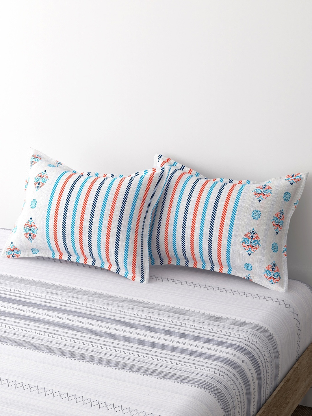 

Salona Bichona White & Blue 2 Pieces Printed Pure Cotton Pillow Covers