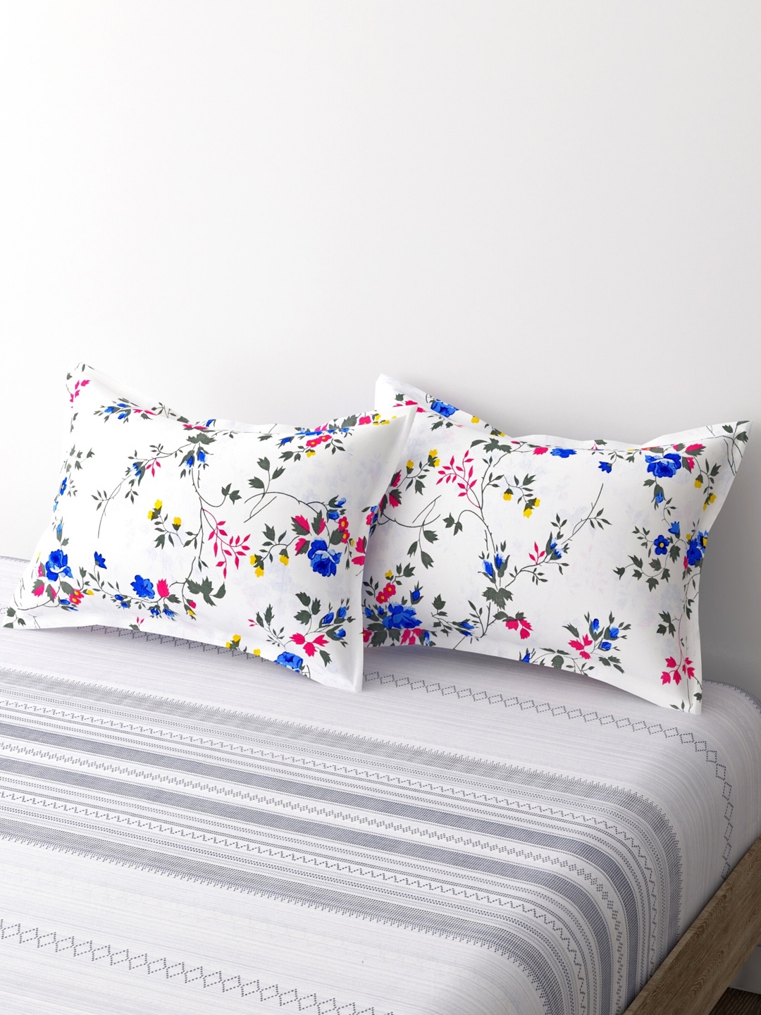 

Salona Bichona White & Blue 2 Pieces Printed Pure Cotton Pillow Covers