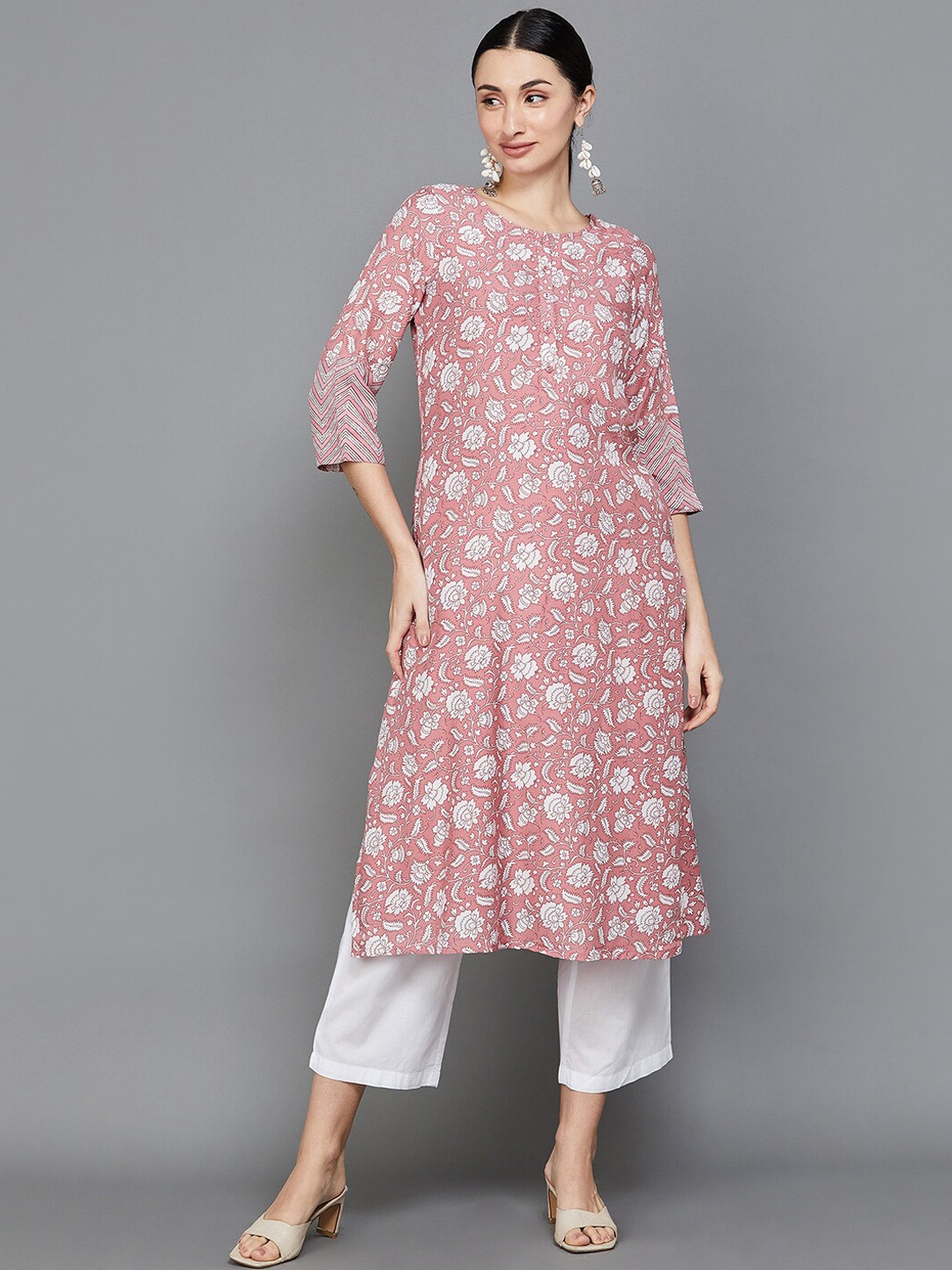 

Melange by Lifestyle Floral Printed Round Neck Straight Kurta, Pink