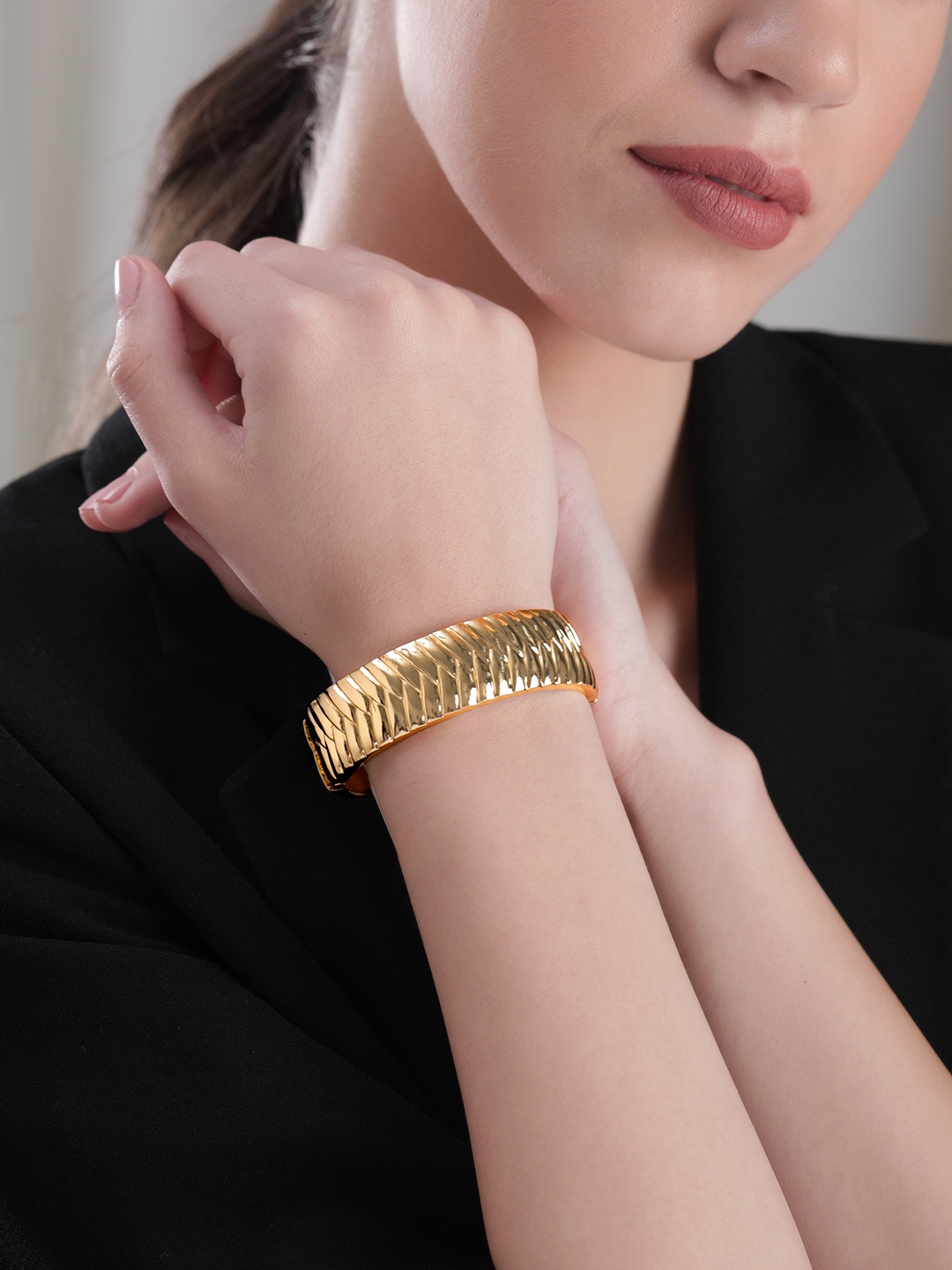 

Rubans Voguish Gold-Plated Bangle-Style Bracelet