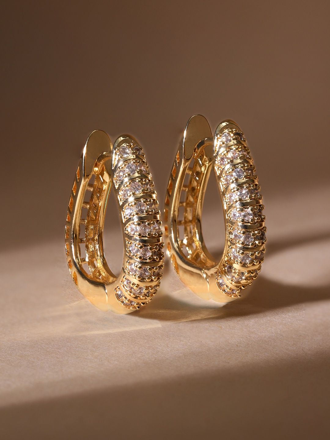 

Rubans Voguish Gold-Plated Contemporary Hoop Earrings