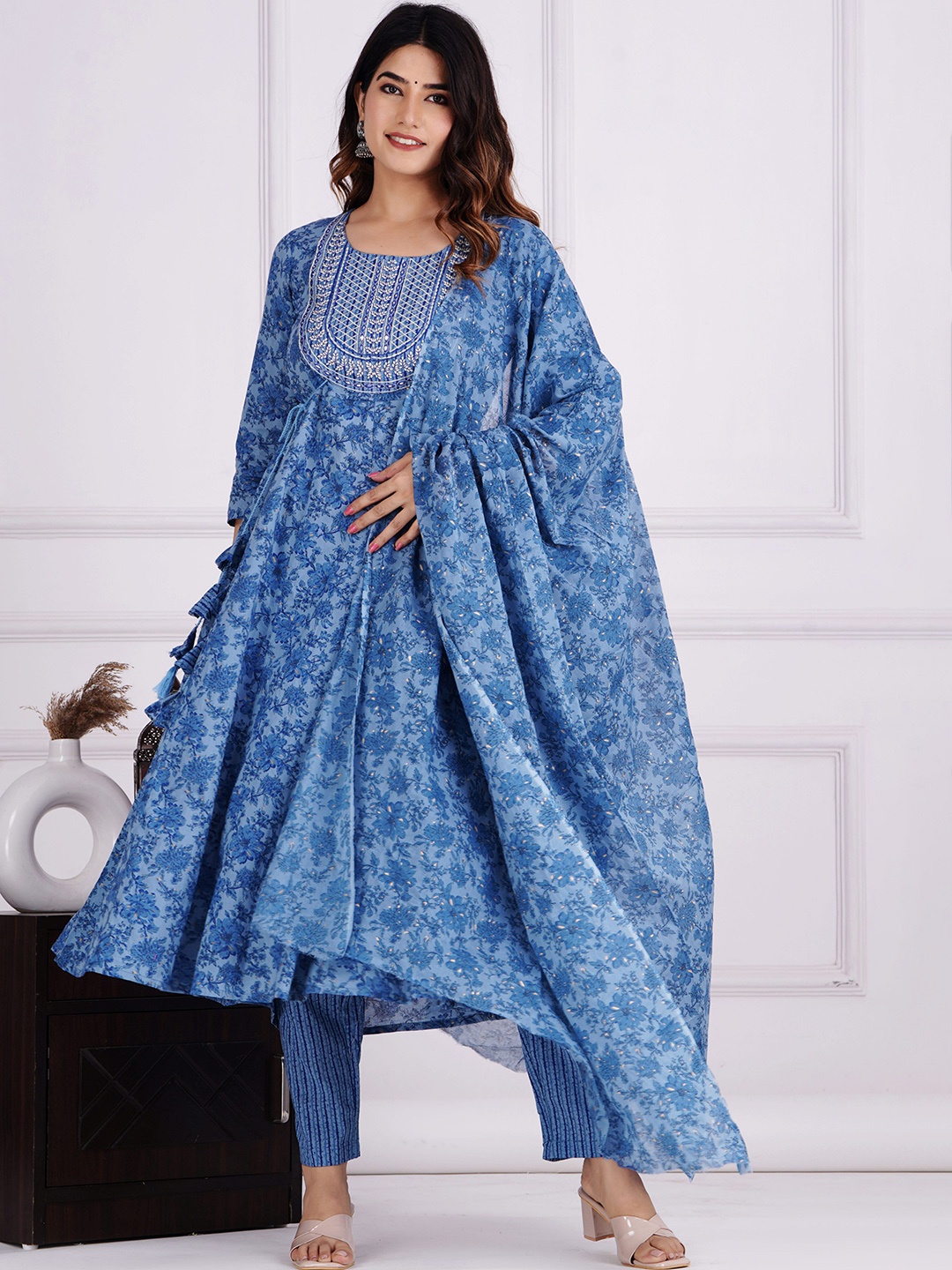 

JAIPURI COLLECTION Floral Printed Regular Pure Cotton Kurta With Pyjamas & Dupatta, Blue