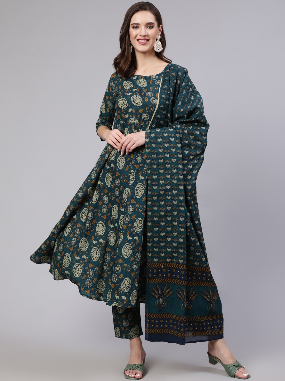 

Nayo Green Round Neck Floral Printed Kurta & Trousers With Dupatta