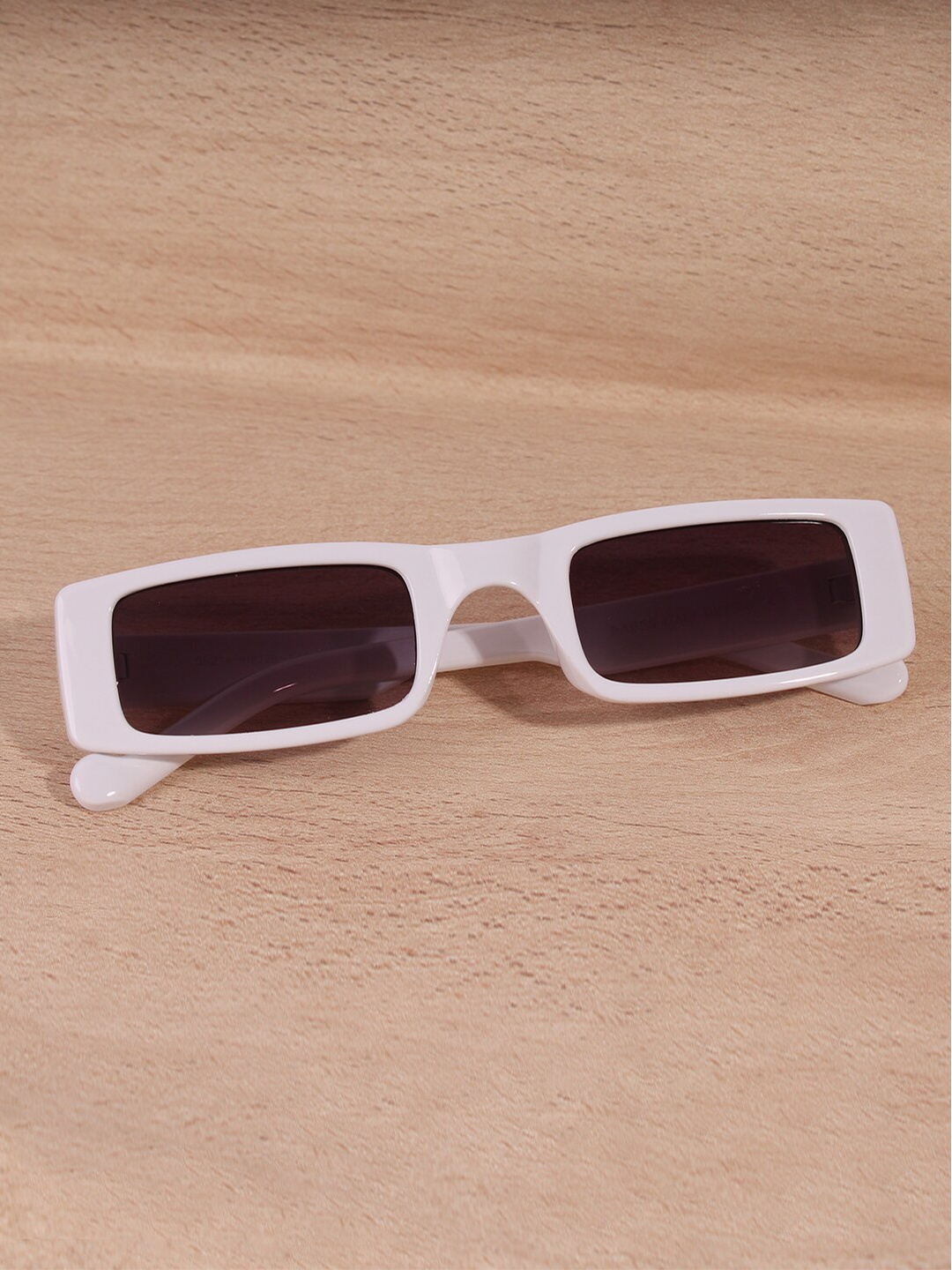 

QUIRKY Unisex Rectangle UV Protected Lens Sunglasses, Black