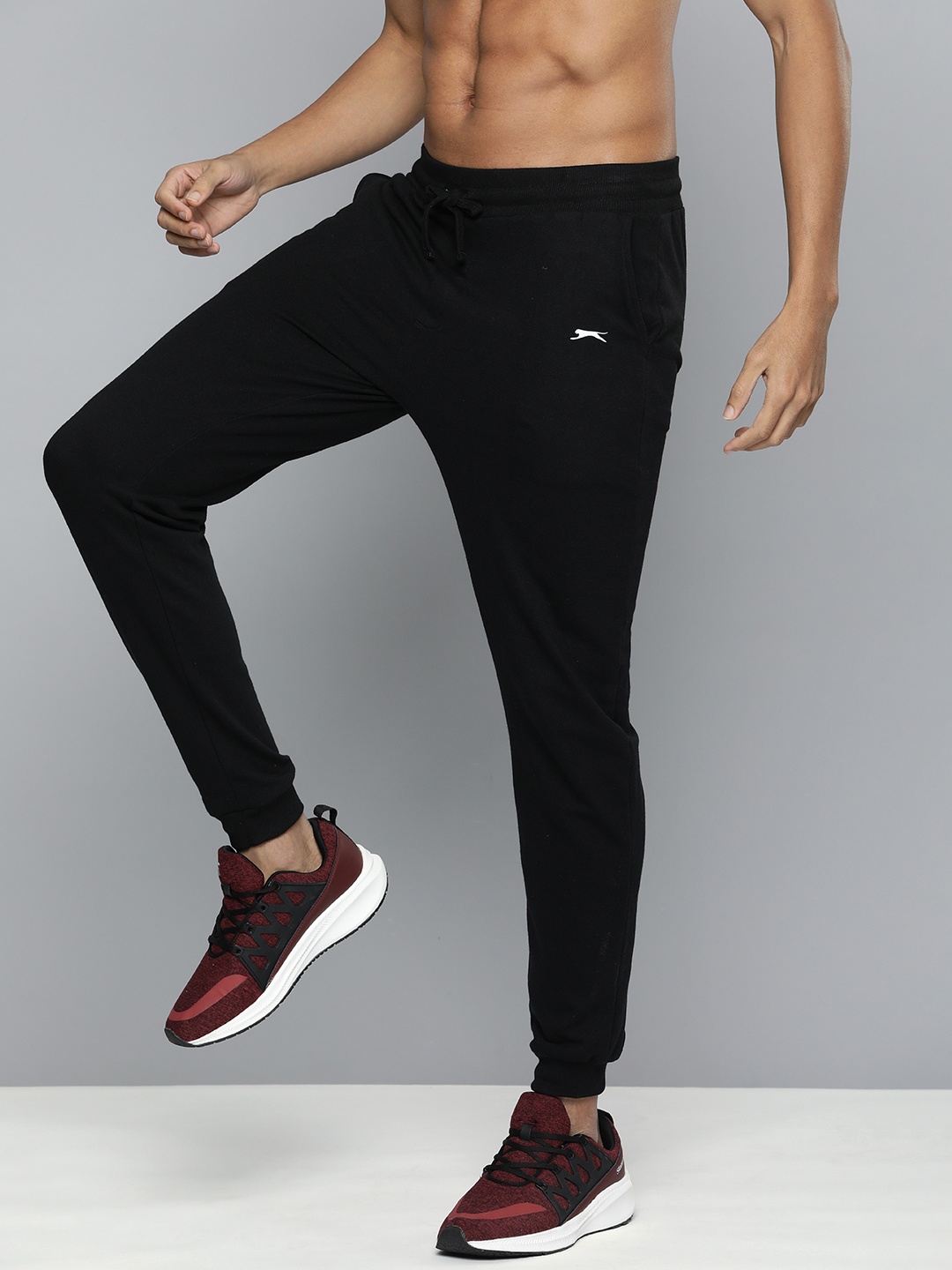 

Slazenger Men Solid Slim Fit Running Joggers, Black