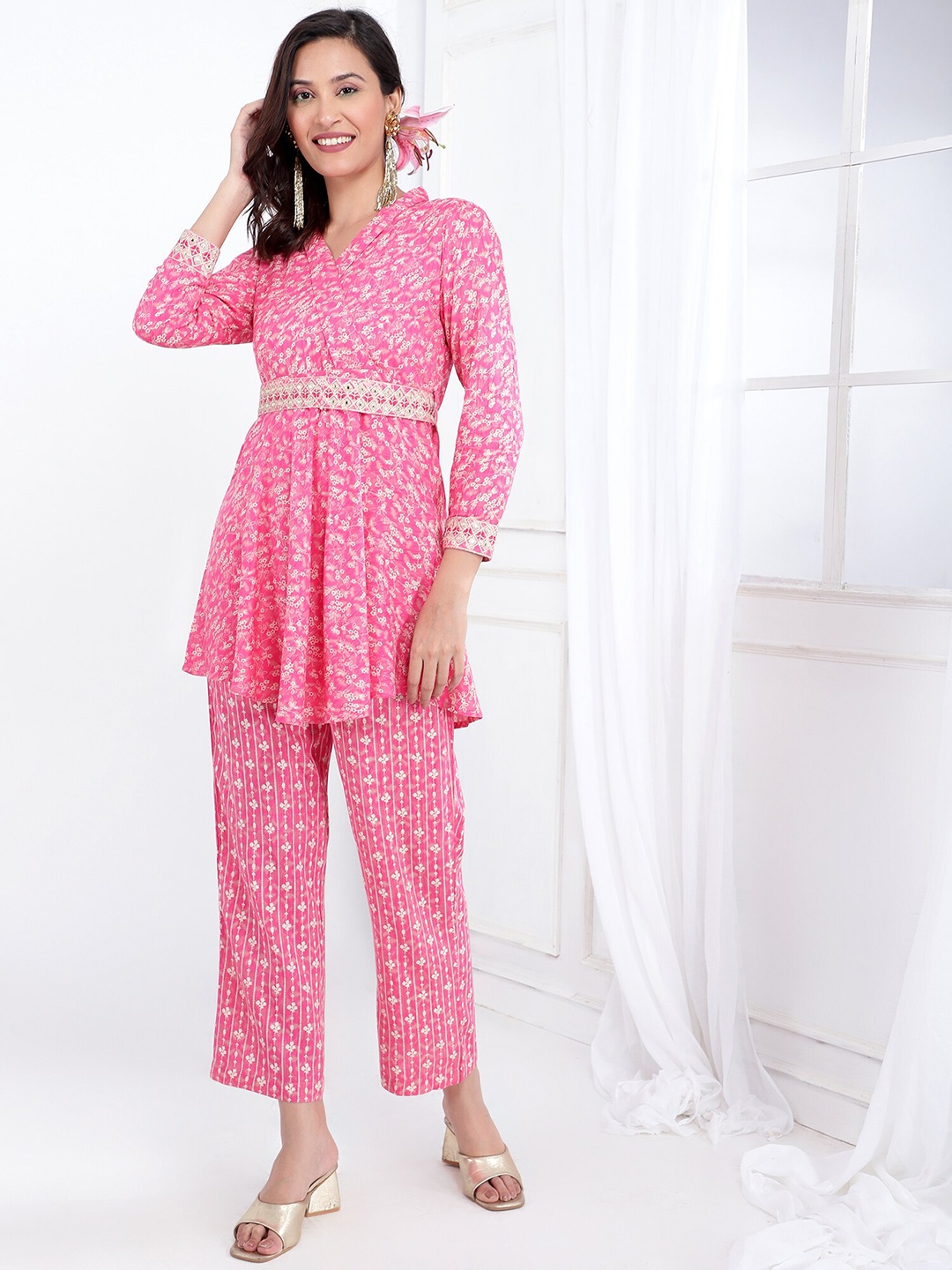

Bani Women Floral Printed Tunic & Trouser With Embroidered Belt, Pink