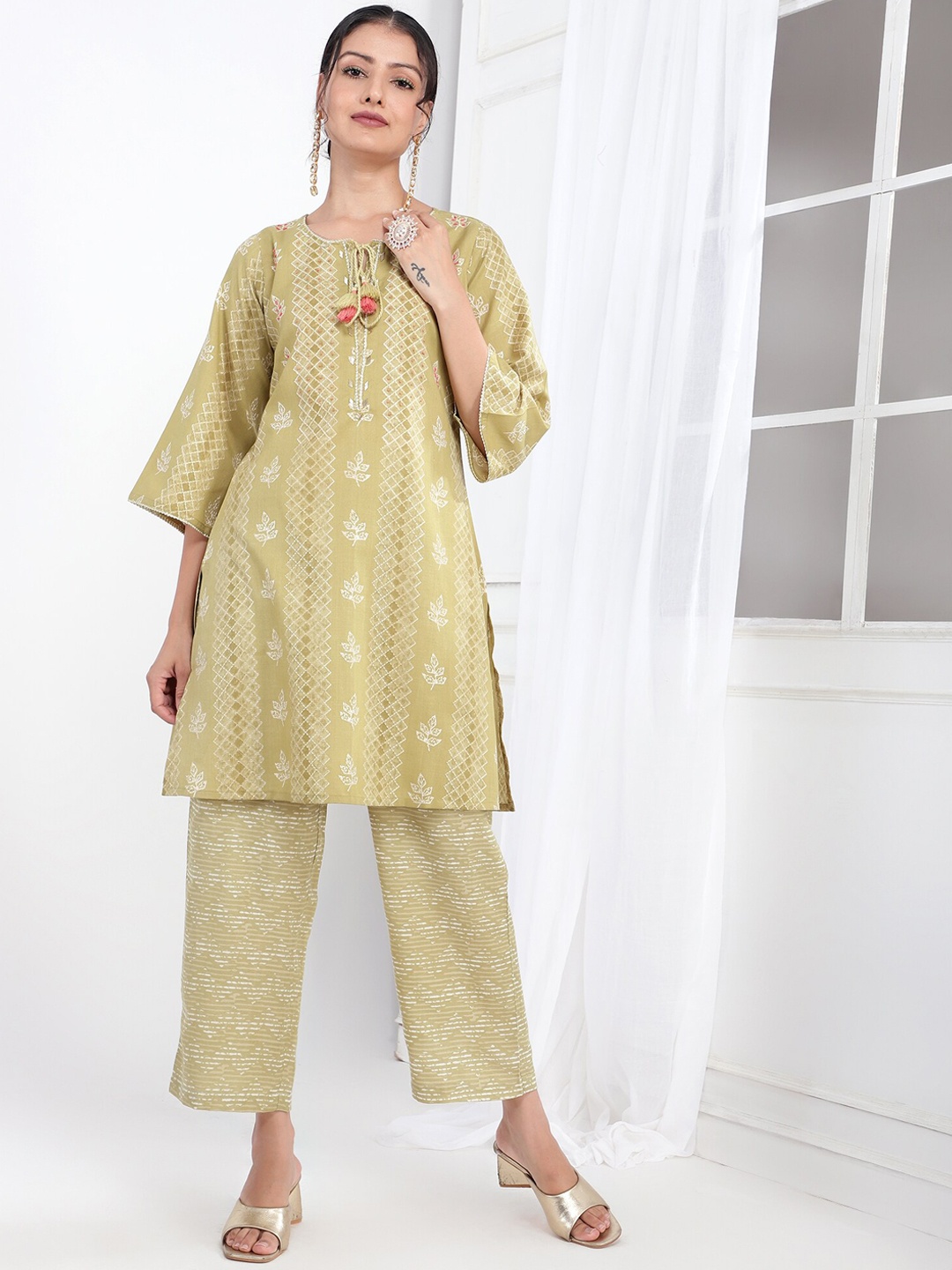 

Bani Women Round Neck Ethnic Motif Printed Flared Sleeve Pure Cotton Kurti With Trousers, Green