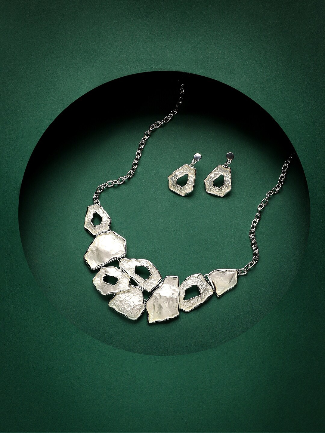 

SOHI Silver-Plated Textured Jewellery Set