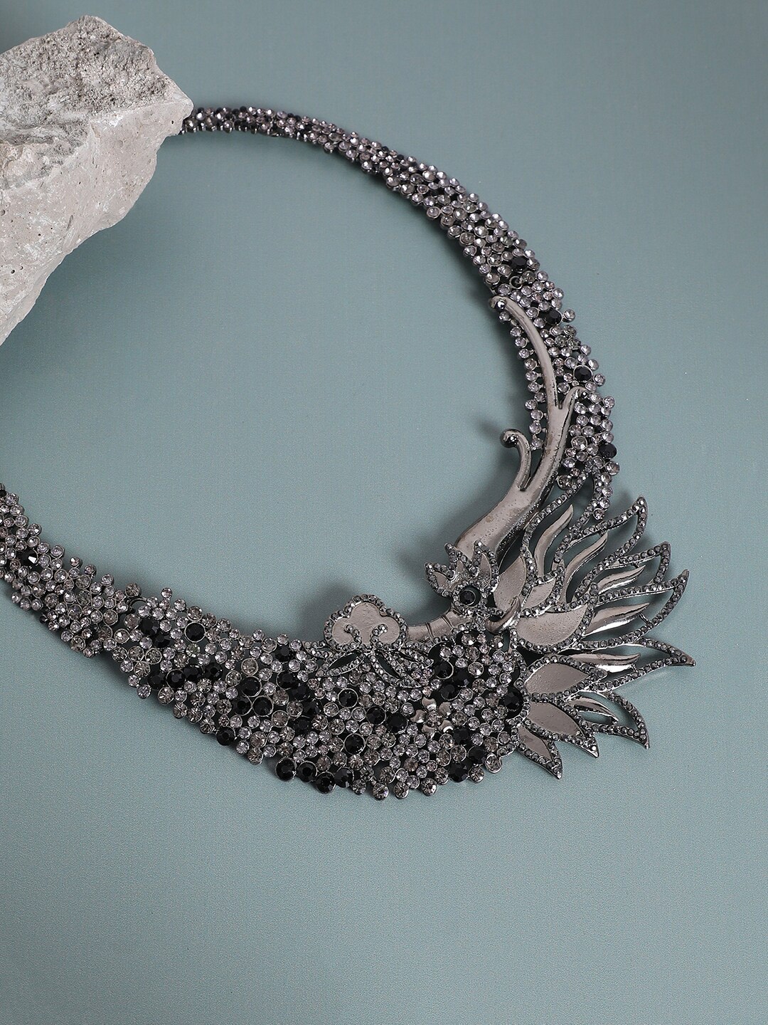 

SOHI Crystal-Studded Necklace, Silver