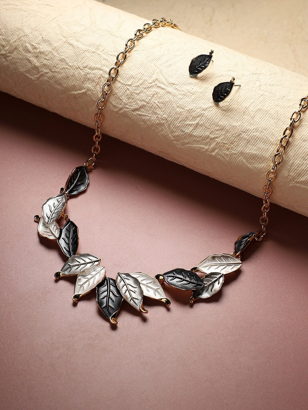 

SOHI Gold-Plated Leaf Jewellery Set