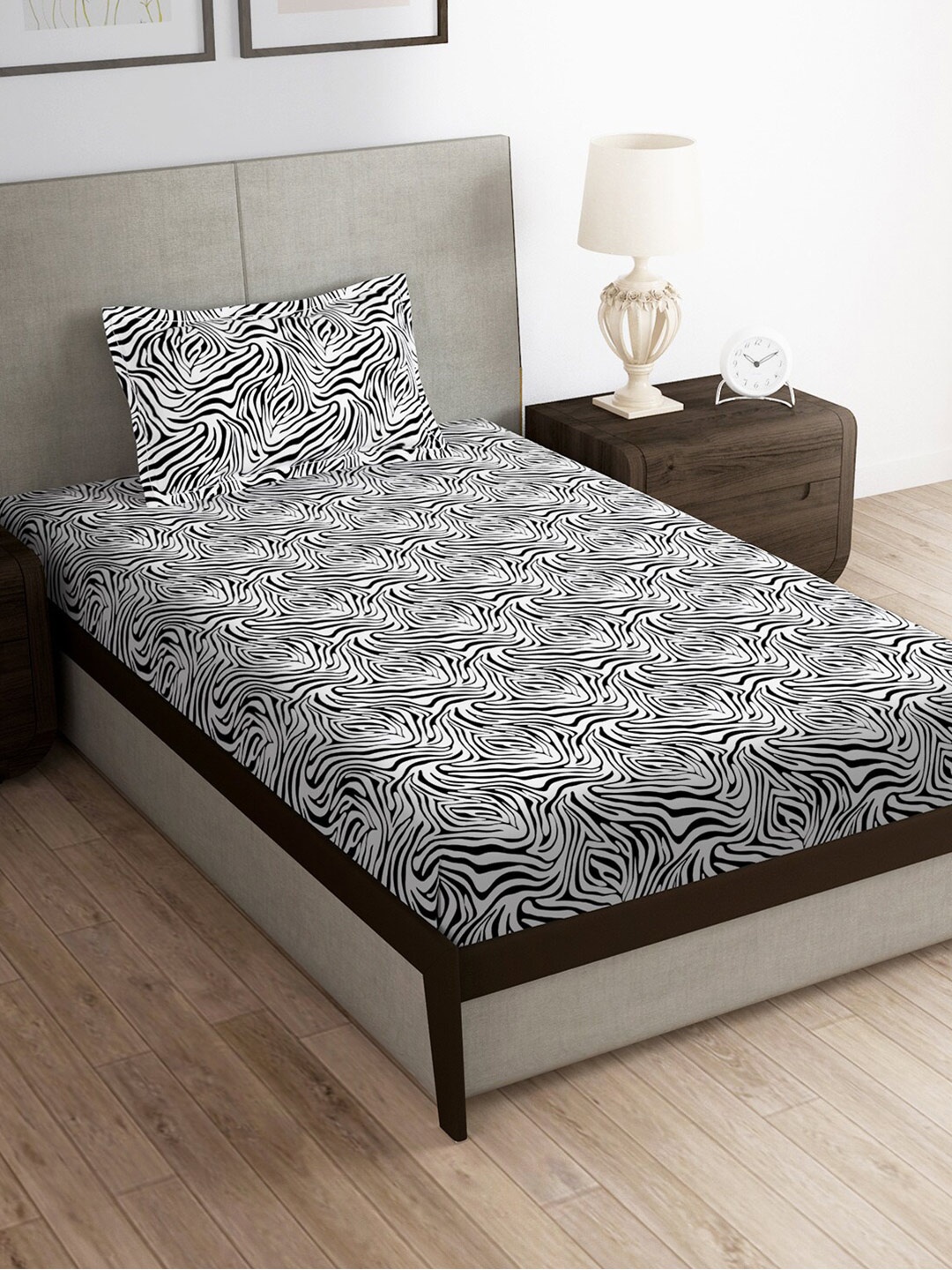 

Story@home Black & White Abstract Microfiber 180 TC Single Bedsheet With 1 Pillow Cover