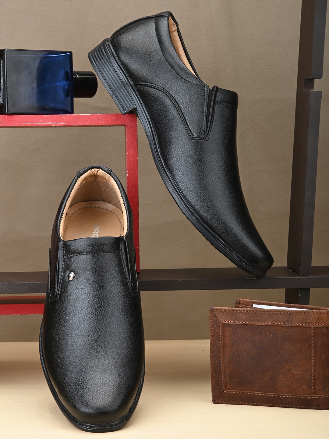 

Provogue Men Textured Formal Slip-On Shoes, Black