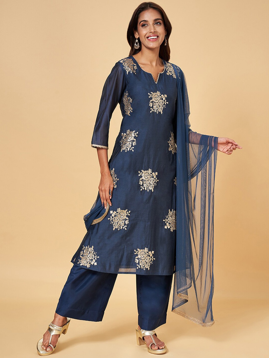 

RANGMANCH BY PANTALOONS Floral Embroidered Sequinned Detail Kurta & Trousers With Dupatta, Blue