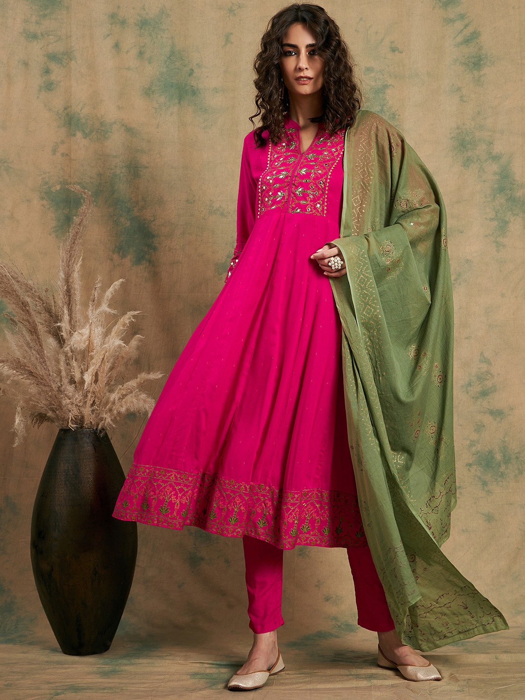 

Sangria Yoke Design Mandarin Collar A-Line Pleated Gotta Patti Kurta Set With Dupatta, Pink