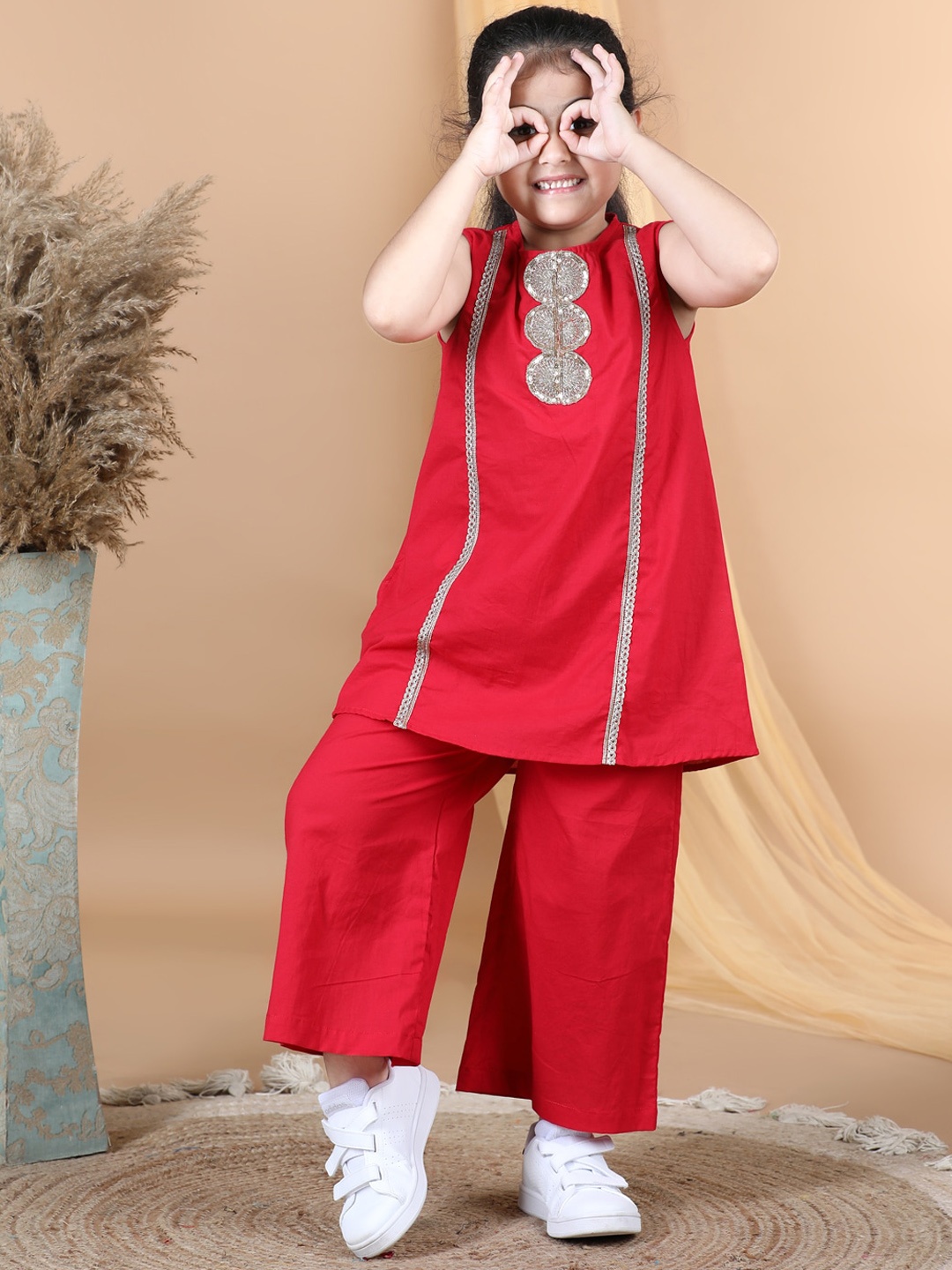

AWW HUNNIE Girls A-Line Sequinned Sleeveless Pure Cotton Kurta Sets, Red
