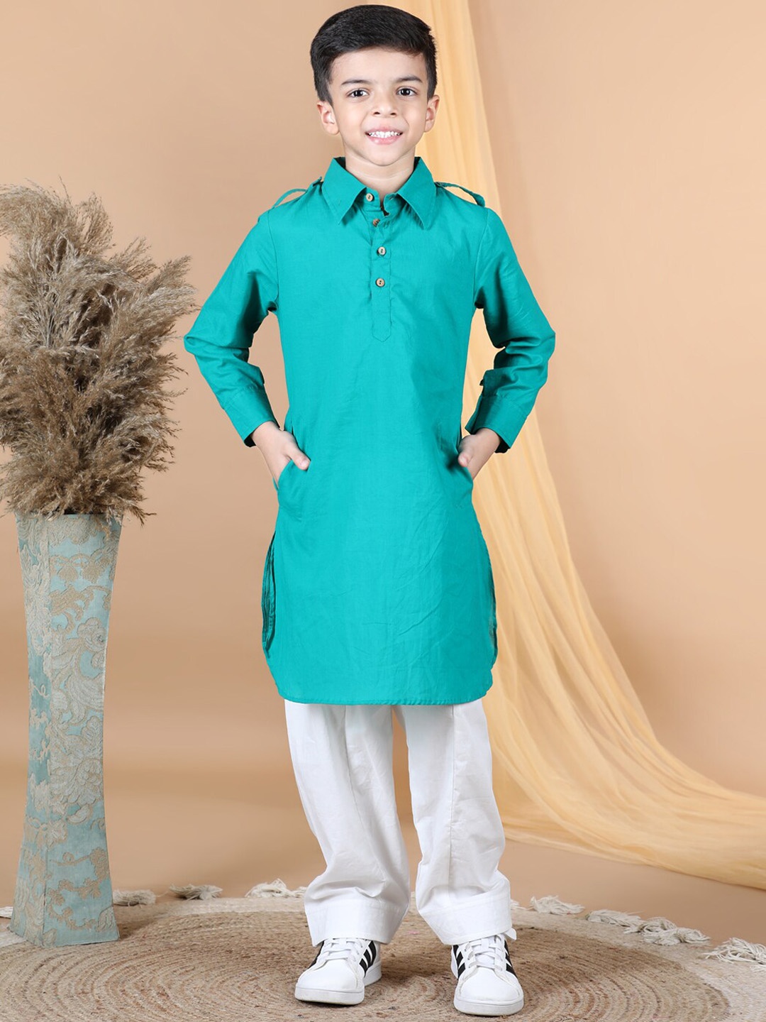 

AWW HUNNIE Boys Short Collar Pure Cotton Kurta with Salwar, Green