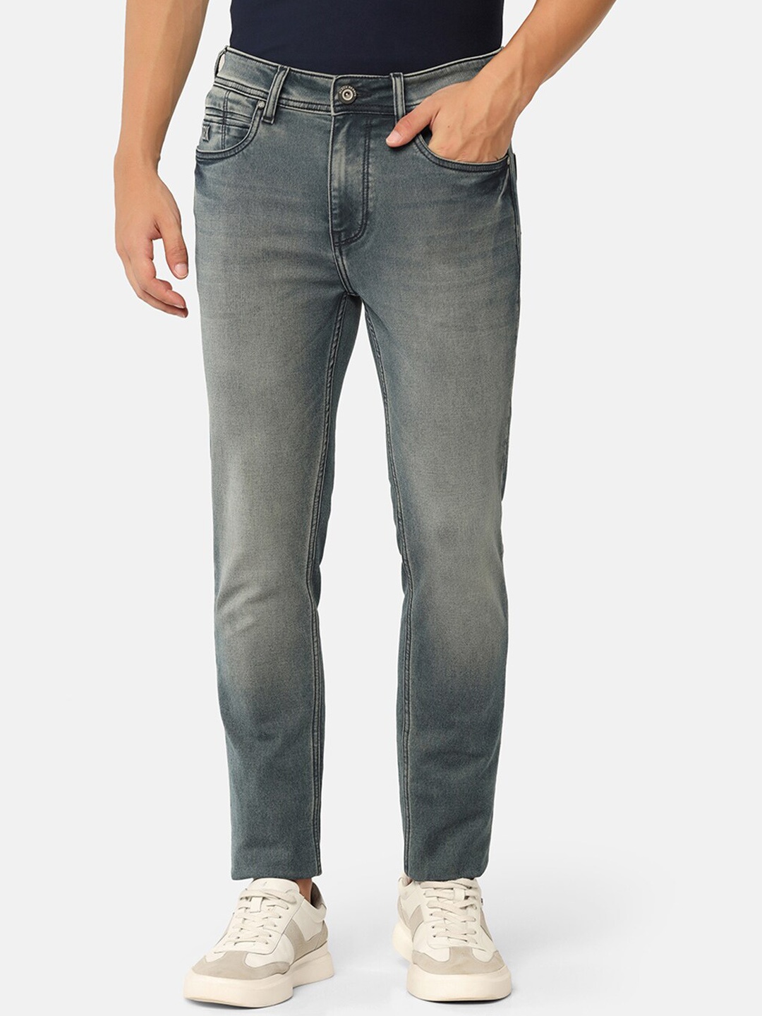

Blackberrys Men Yonk Skinny Fit Low-Rise Clean Look Light Fade Stretchable Jeans, Blue