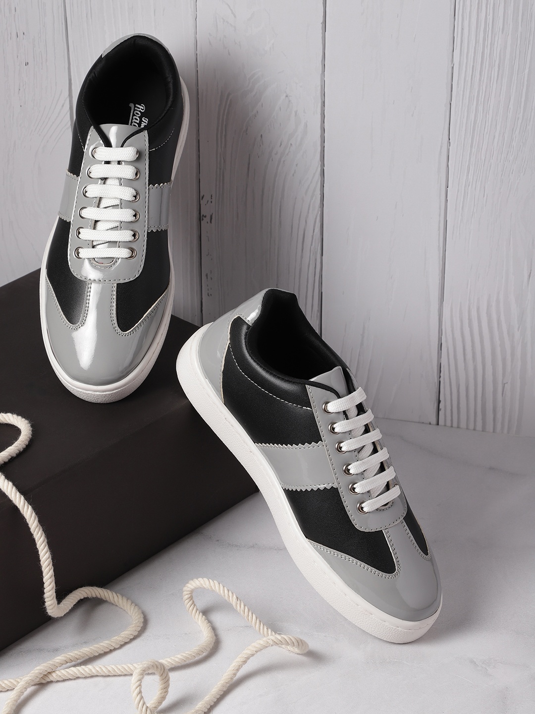 

The Roadster Lifestyle Co. Women Colourblocked Round-Toe Everyday Sneakers, Black