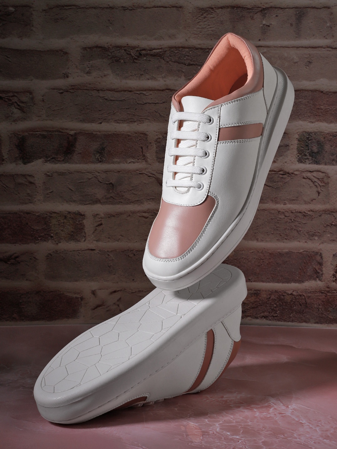 

Roadster Women Round Toe Colourblocked Sneakers, White