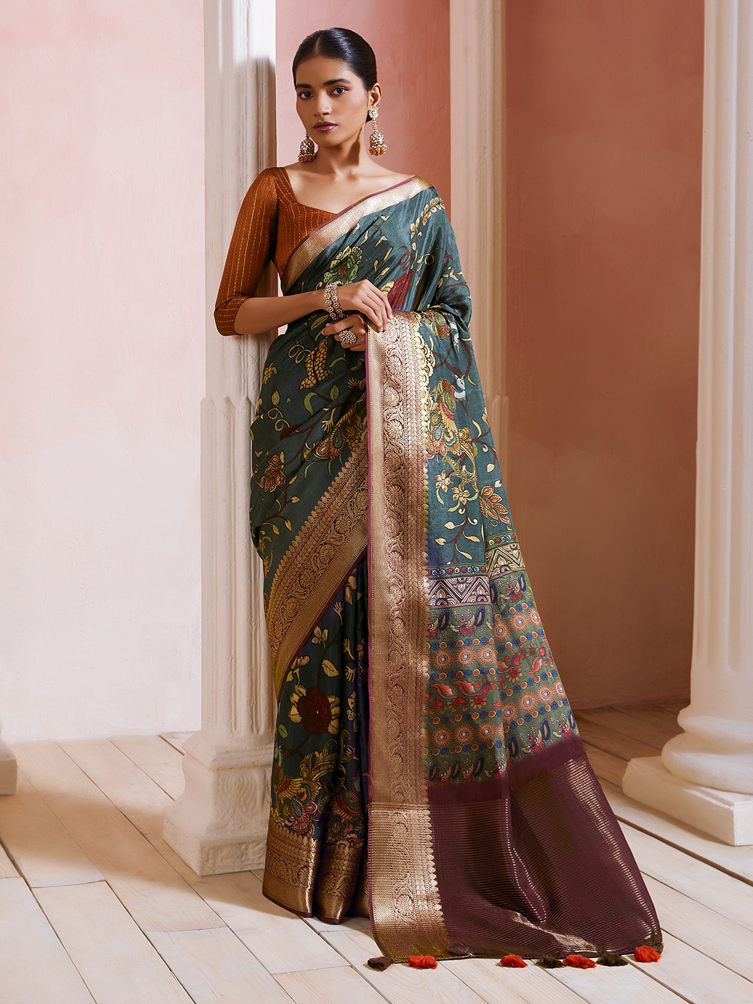 

Soch Grey & Gold-Toned Floral Zari Poly Crepe Saree