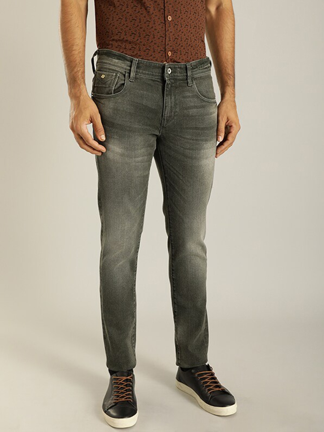 

Indian Terrain Men Kruger Skinny Fit Heavy Fade Clean Look Jeans, Grey