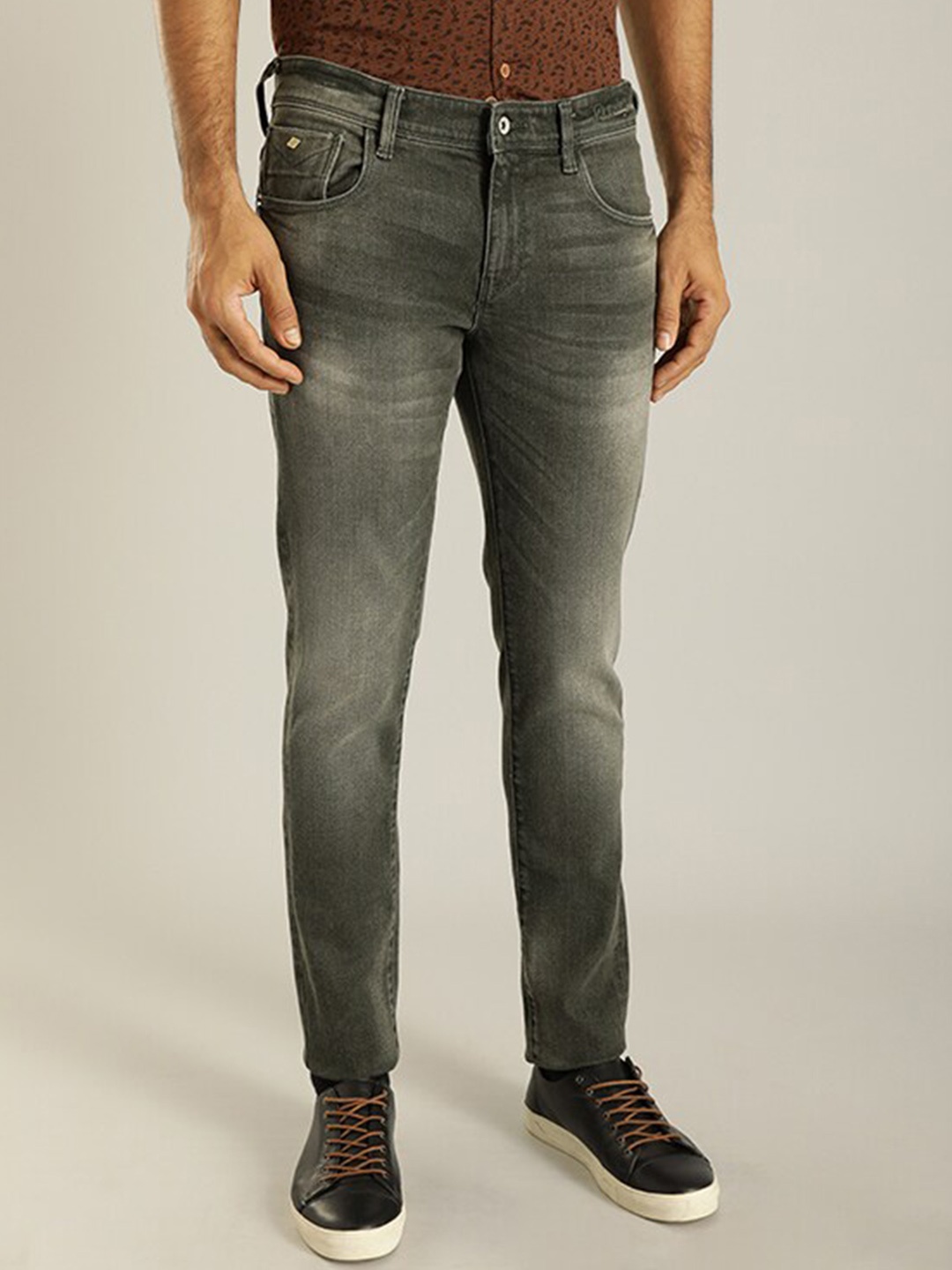 

Indian Terrain Men Kruger Skinny Fit Heavy Fade Clean Look Jeans, Green