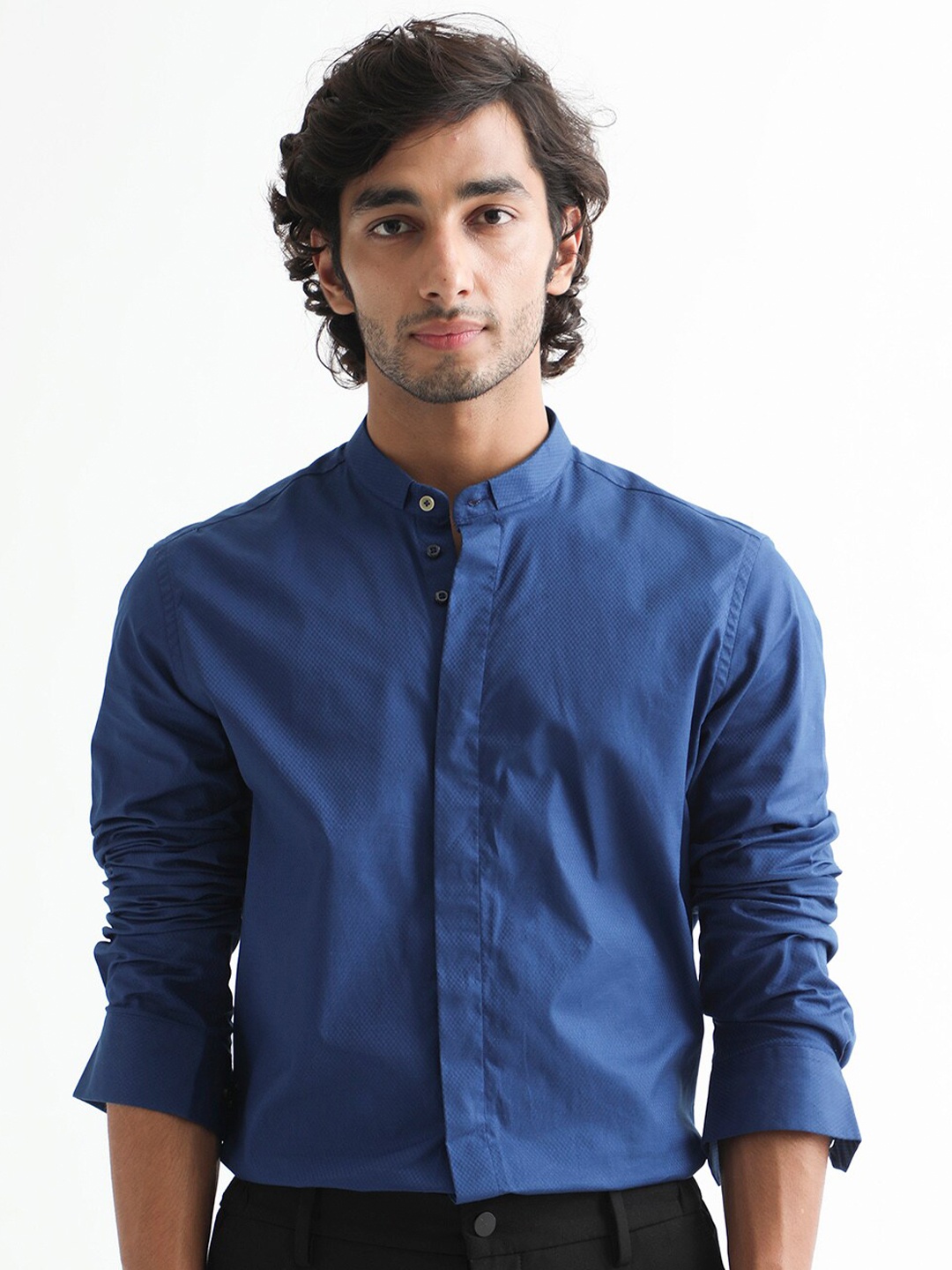 

RARE RABBIT Men Pristina Regular Fit Spread Collar Cotton Shirt, Navy blue