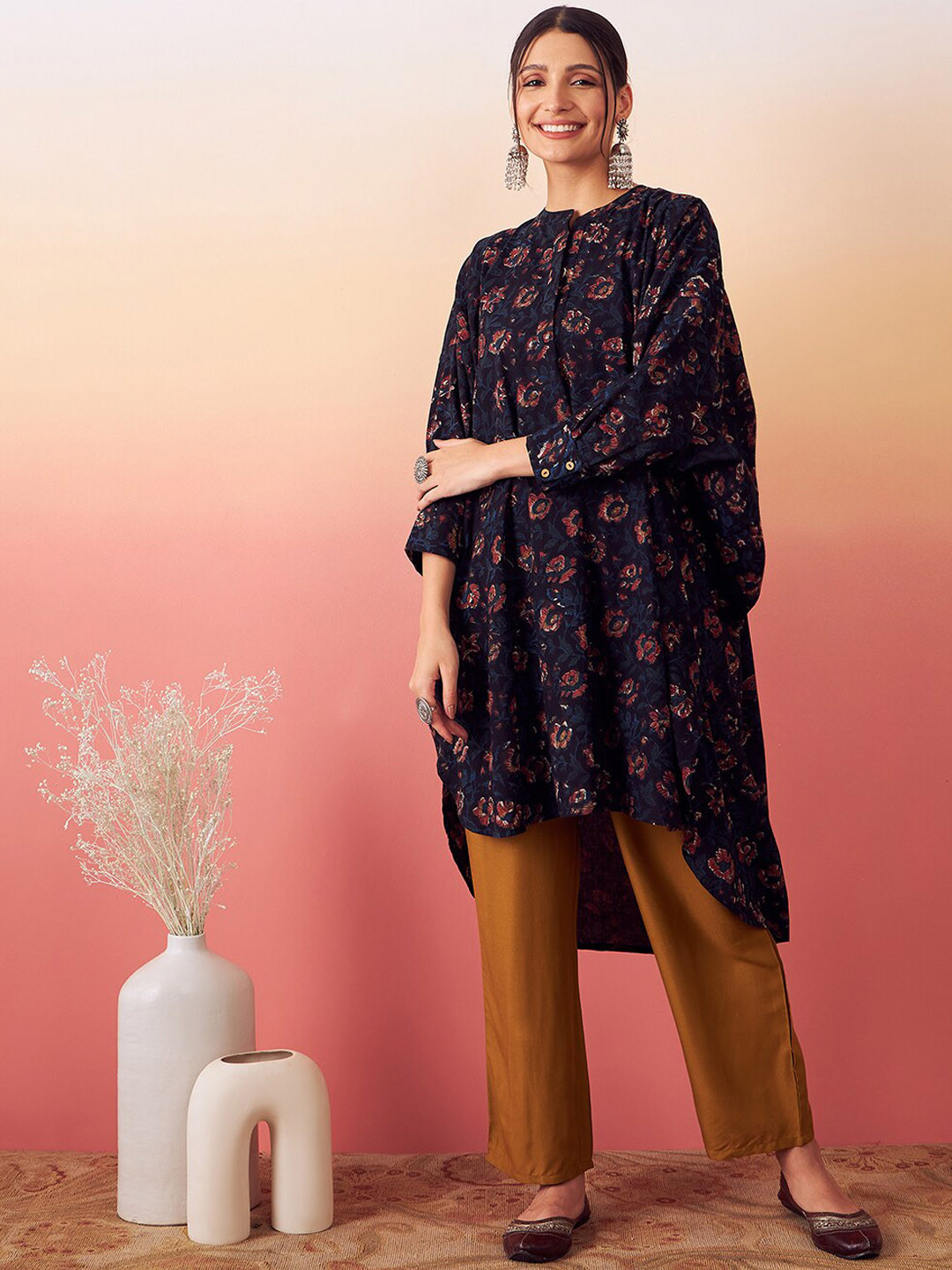 

stories of dori Floral Printed Mandarin Collar Puff Sleeves A-Line Kurta With Trousers, Black