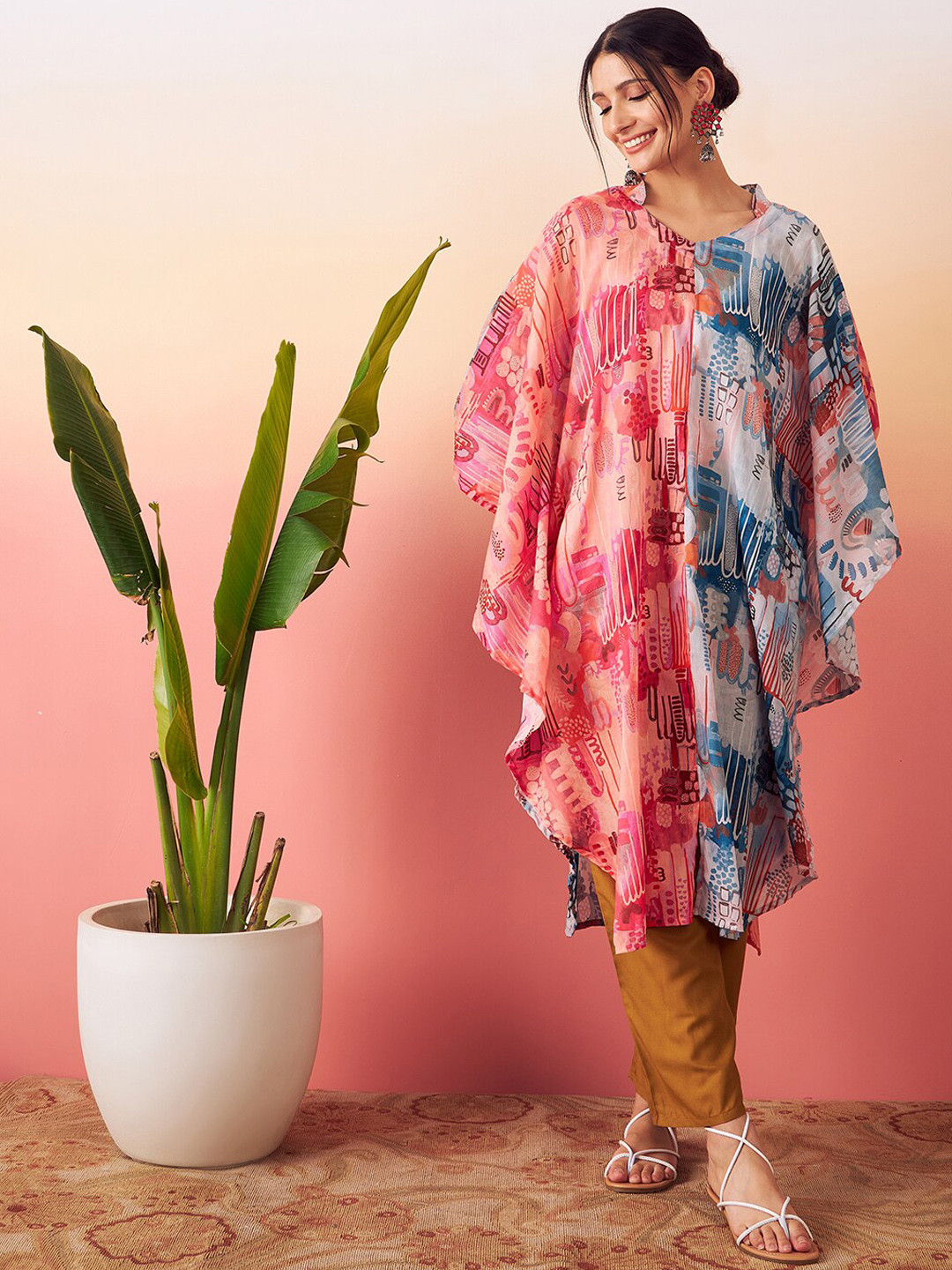 

stories of dori Abstract Printed Mandarin Collar Flared Sleeves Kaftan Kurta With Trousers, Pink