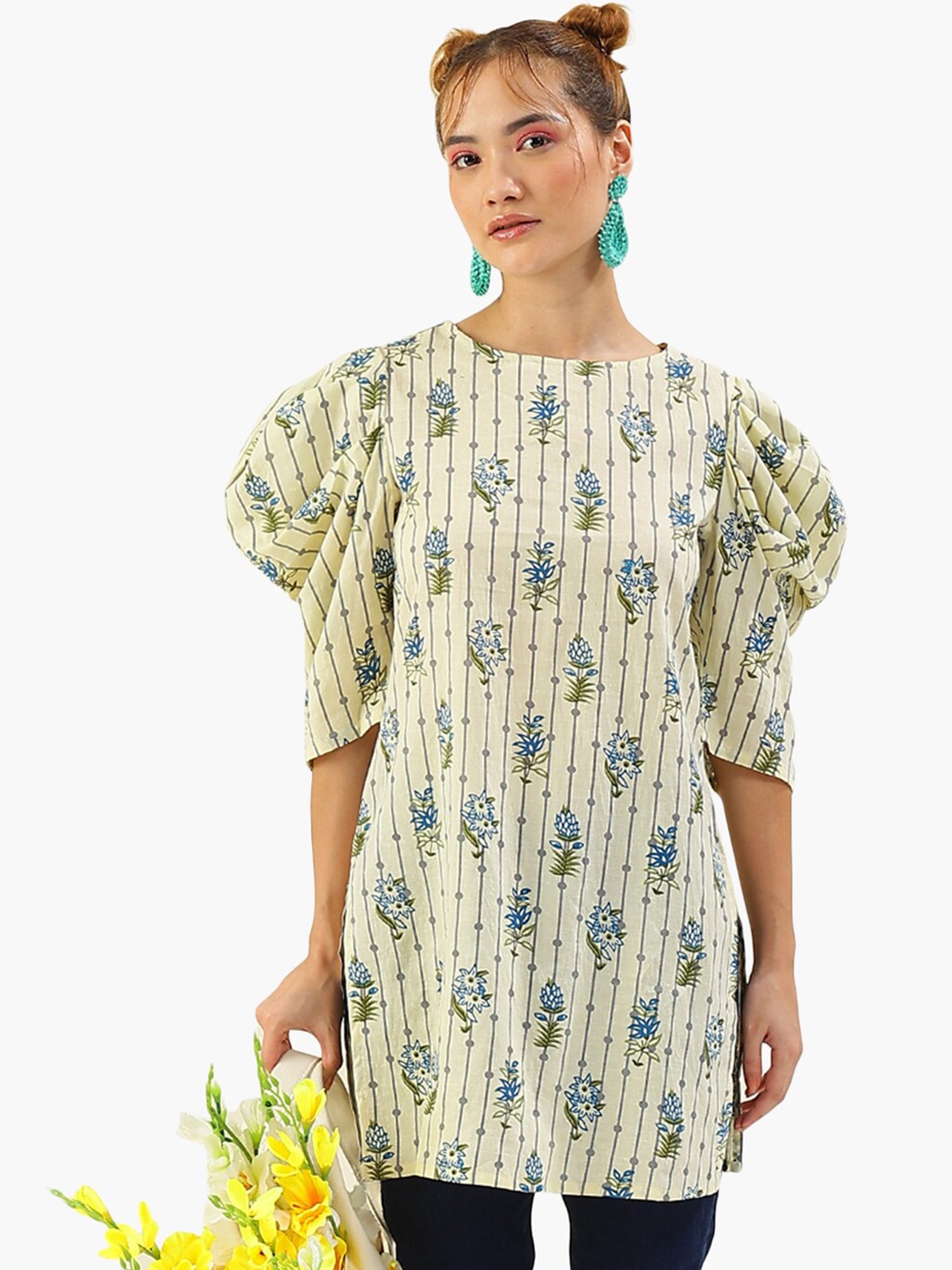 

Virgio Floral Printed Puff Sleeves Straight Kurti, Off white