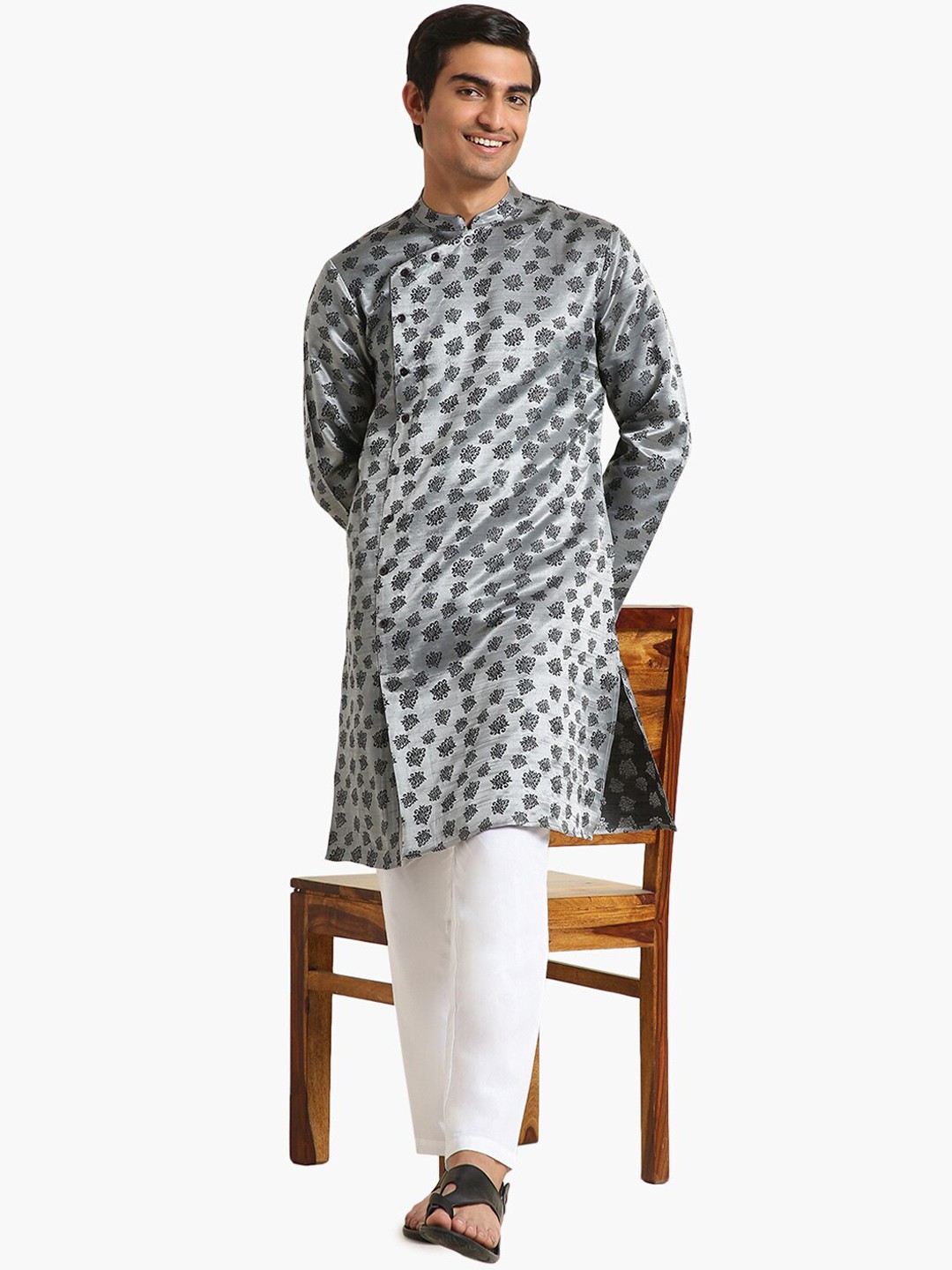 

Virgio Ethnic Motifs Printed Mandarin Collar Kurta, Black