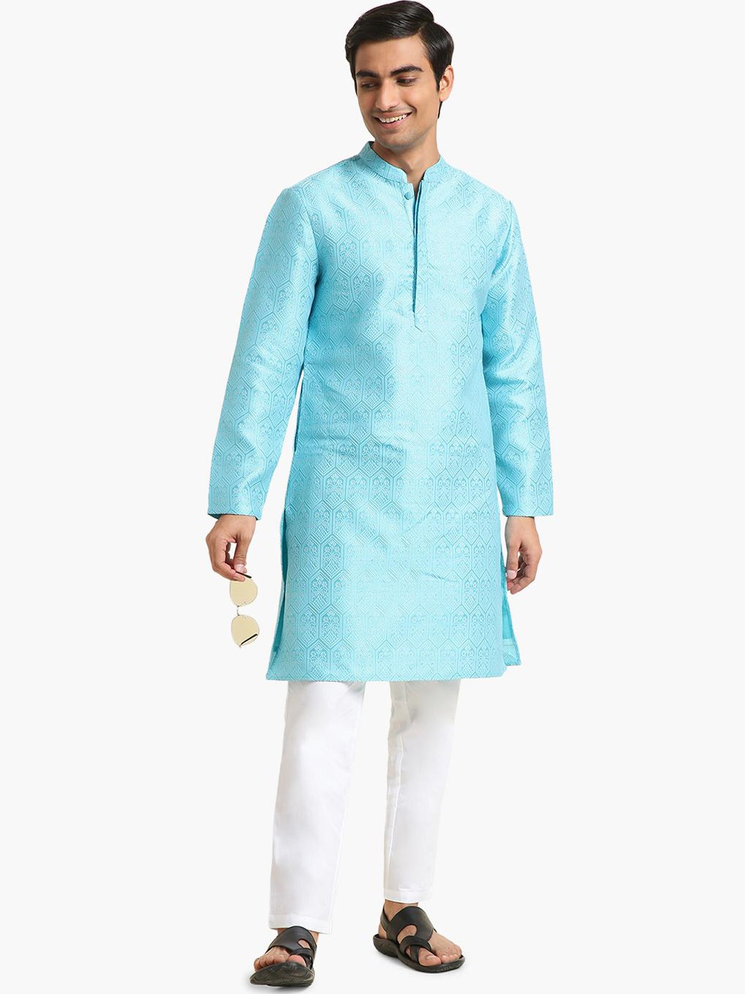 

Virgio Floral Embroidered Mandarin Collar Straight Kurta, Blue