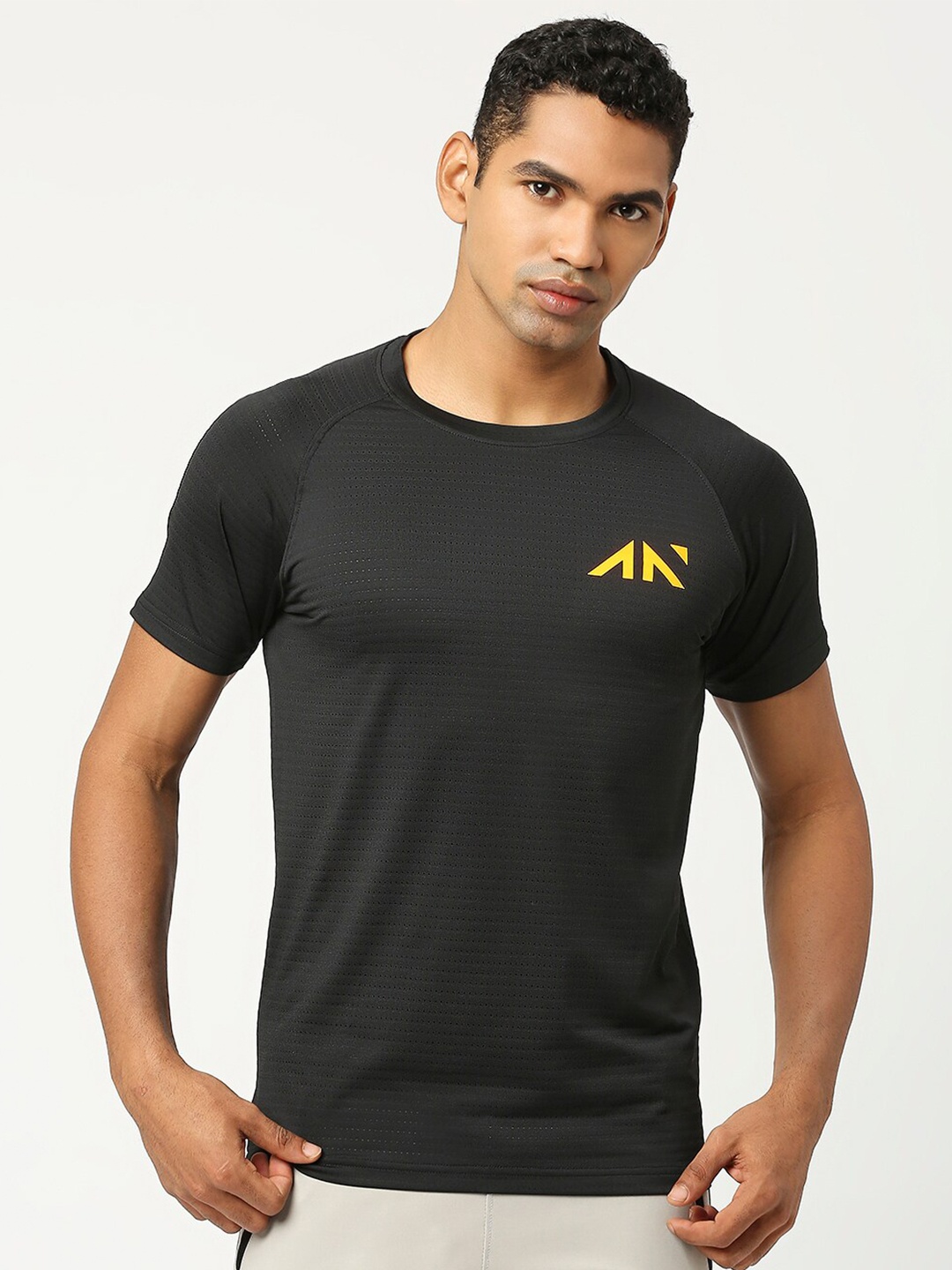 

AESTHETIC NATION Self Design Round Neck Raglan Sleeves Dri-FIT Sports T-shirt, Black
