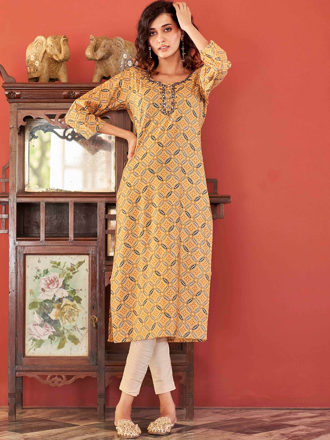 

Tikhi Imli Ethnic Motifs Printed Pastels Regular Kurta, Mustard