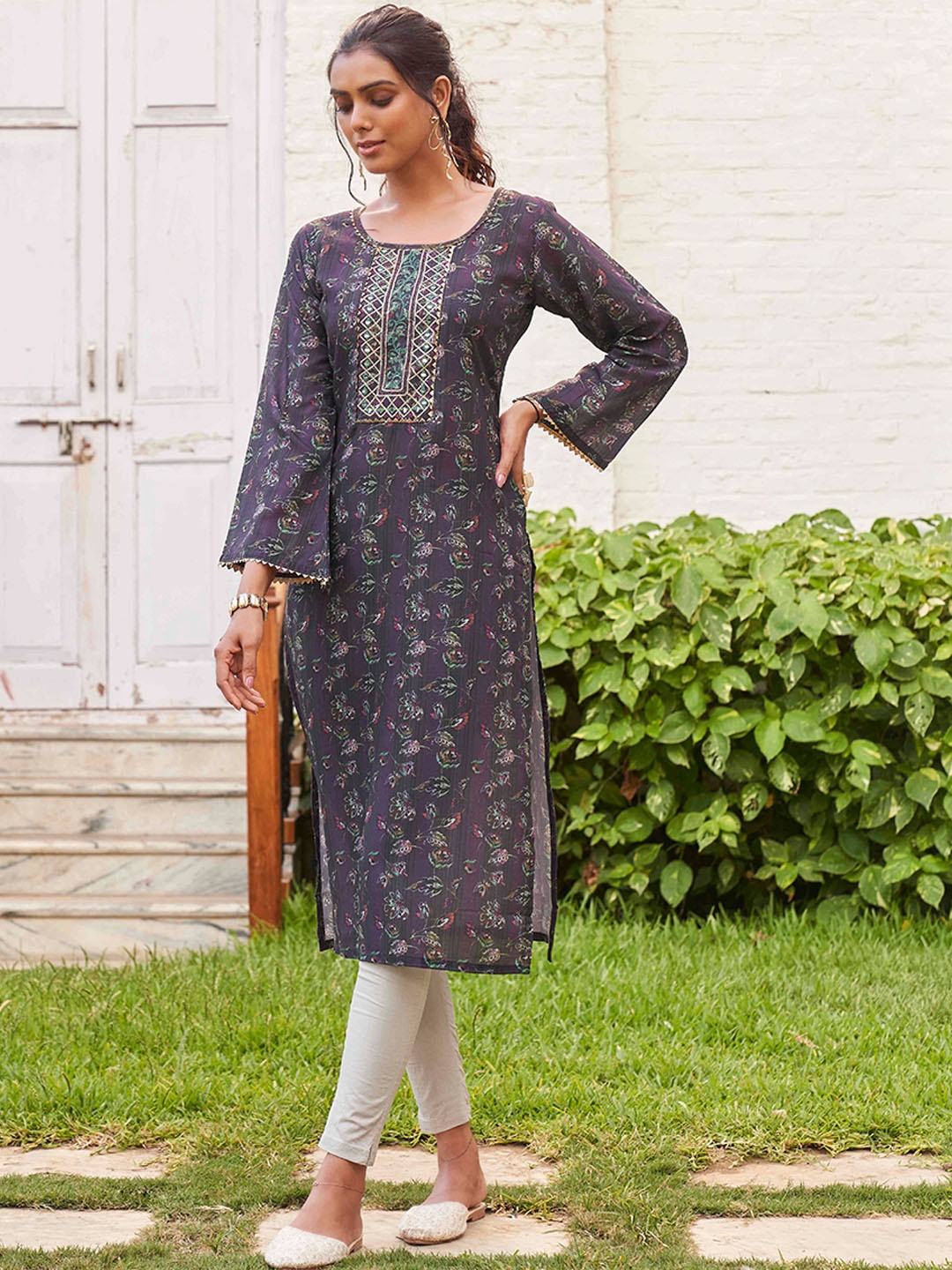 

Tikhi Imli Printed Flared Sleeves Sequinned Kurta, Purple