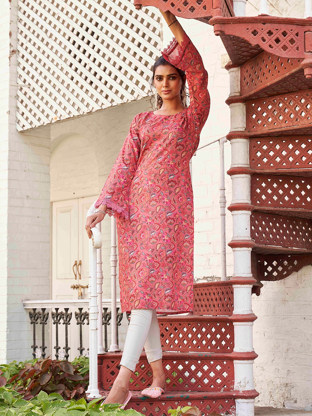 

Tikhi Imli Floral Printed Round Neck Kurta, Pink