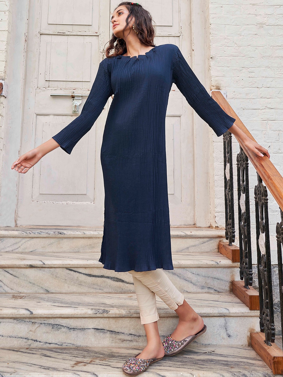 

Tikhi Imli Round Neck Crepe Kurta, Navy blue