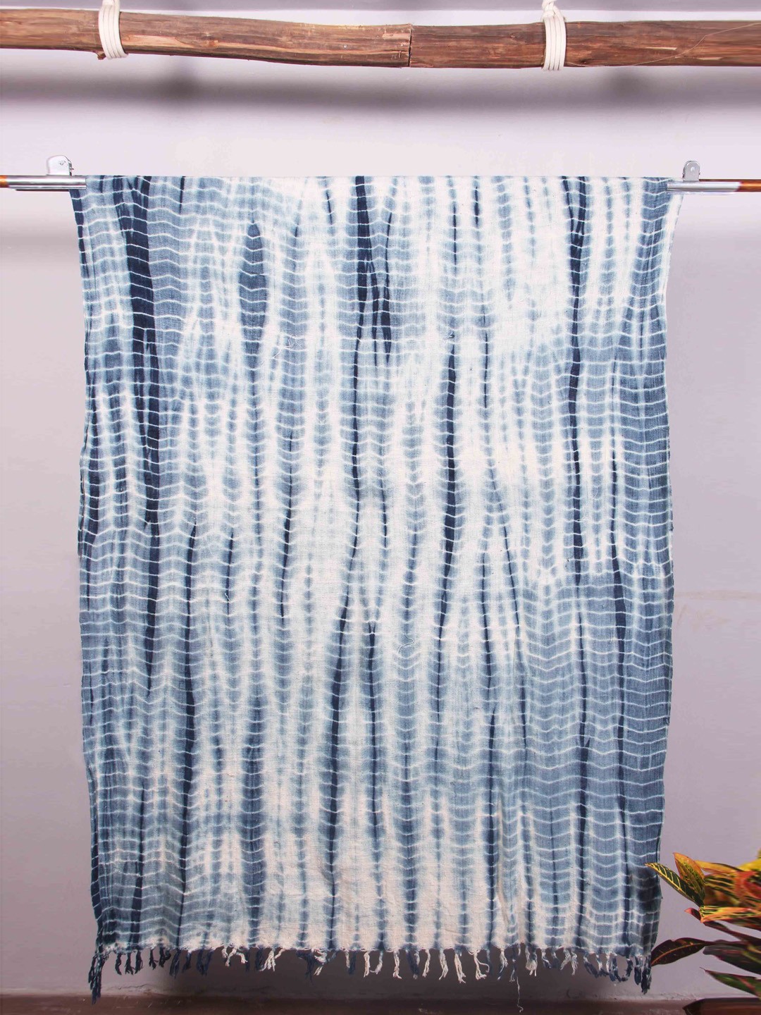 

Art Avenue Blue & White Tie & Dye Cotton Throw