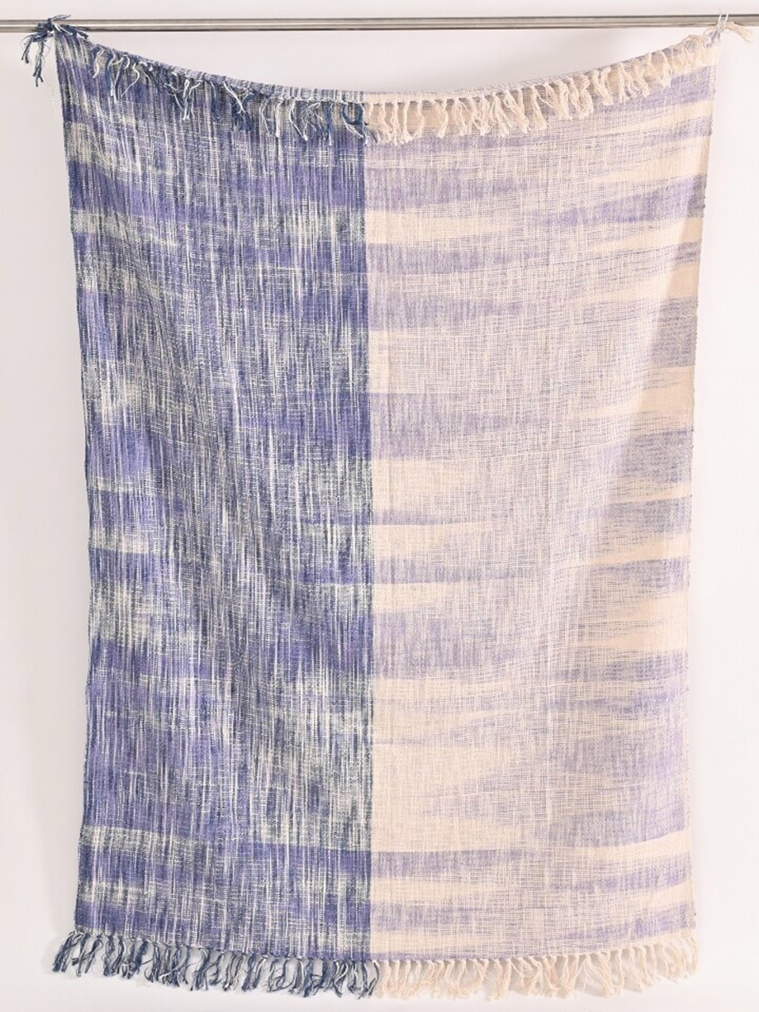 

Art Avenue Beige & Blue Printed Cotton Throw