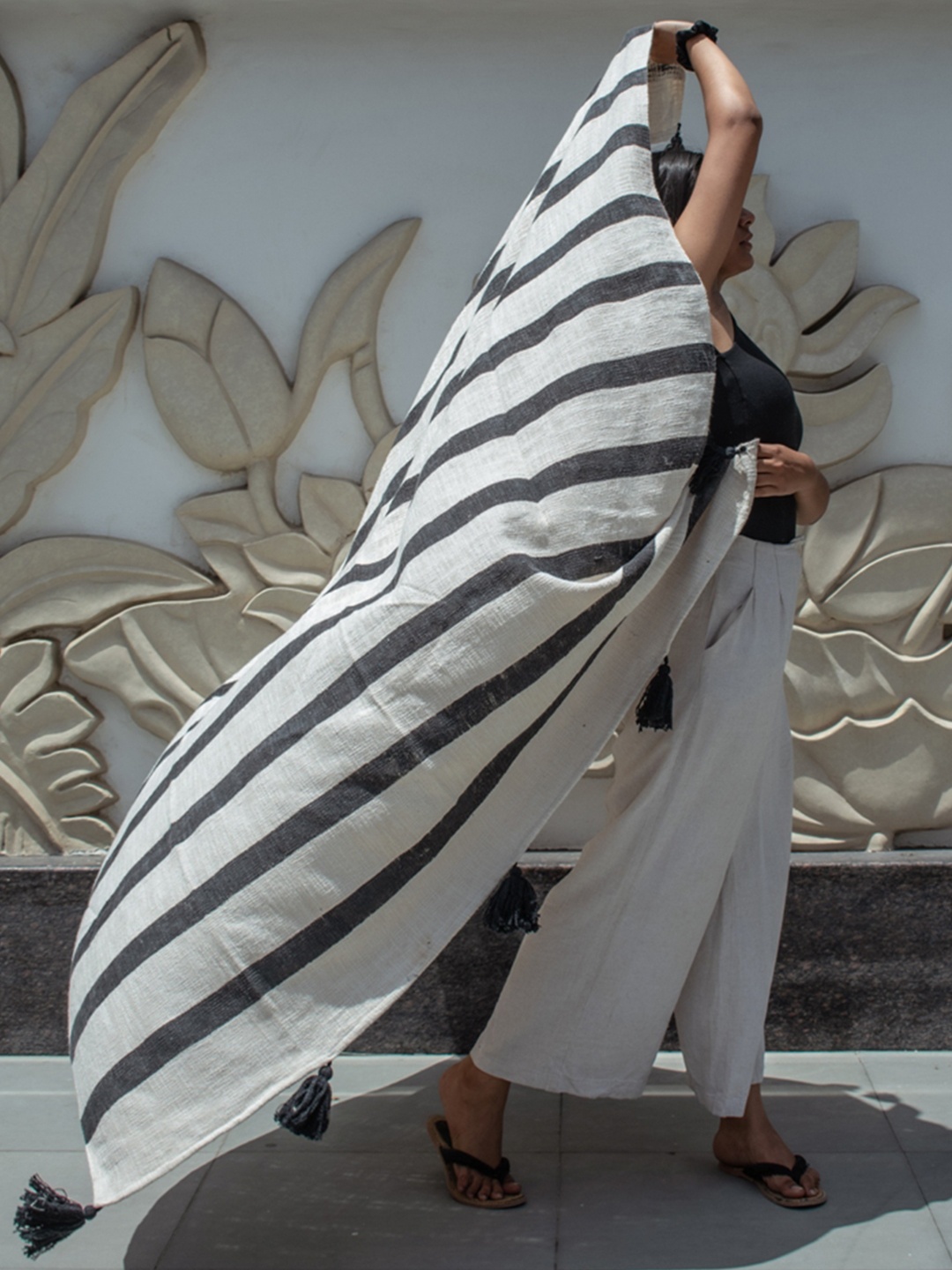 

Art Avenue FREESIA White & Black Striped Cotton Throw