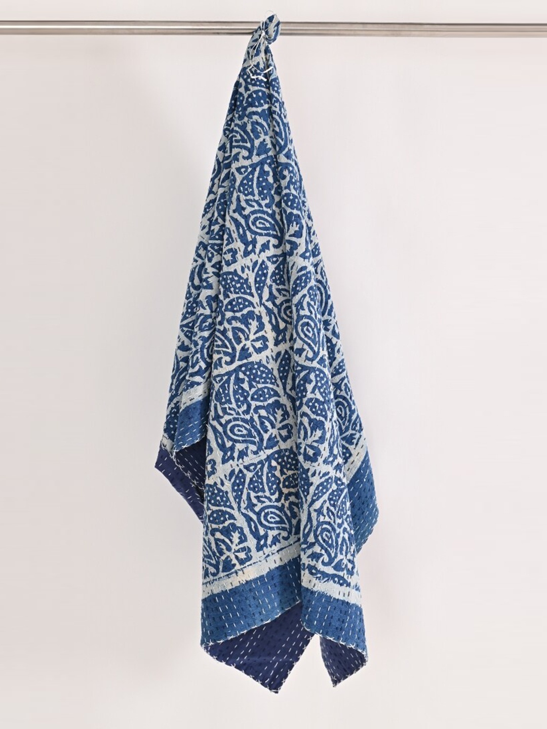 

Art Avenue Greneda Blue & White Printed Cotton Throw