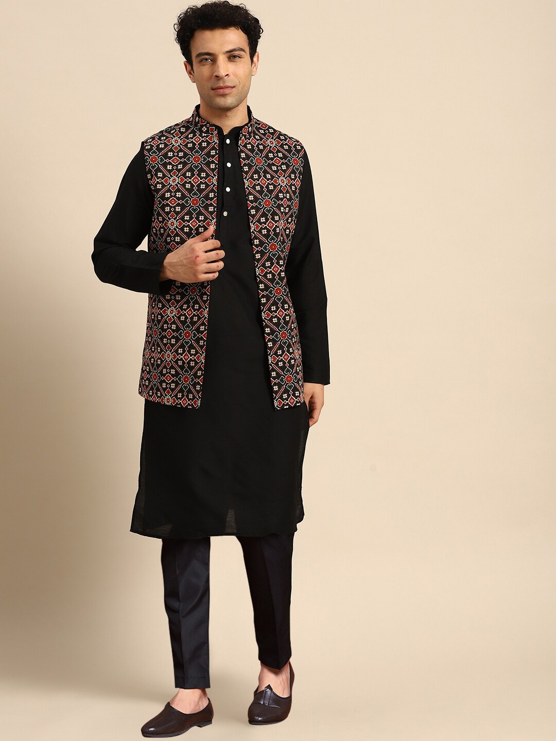 

KISAH Mandarin Collar Straight Kurta & Trousers with Nehru Jacket, Black