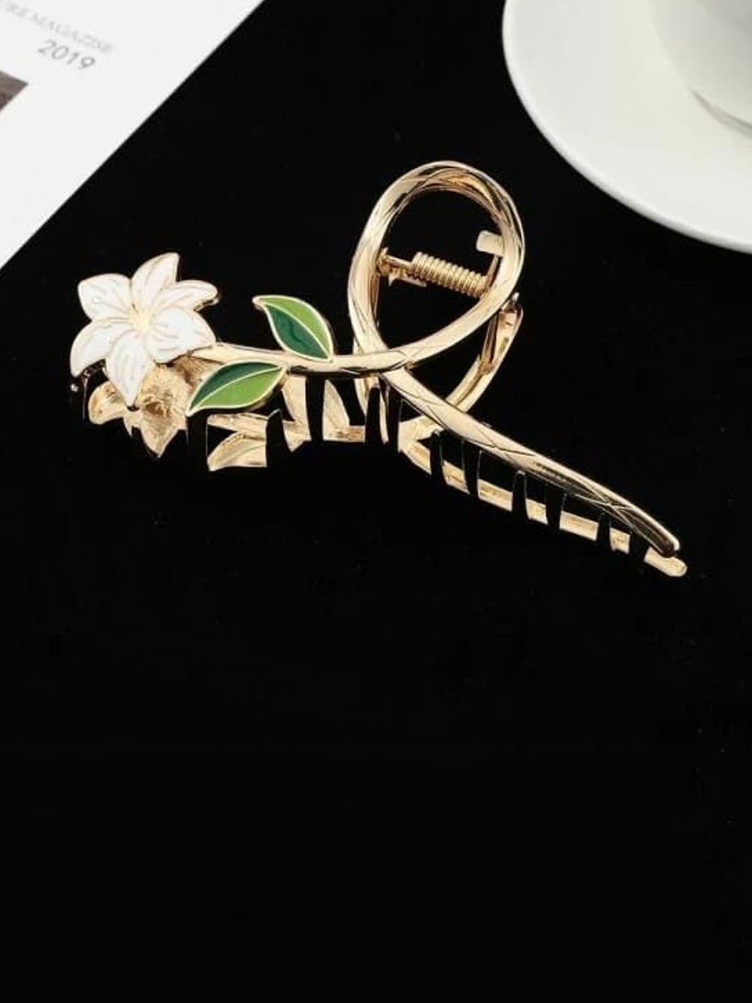 

DN Creation Embellished Claw Clip, Gold