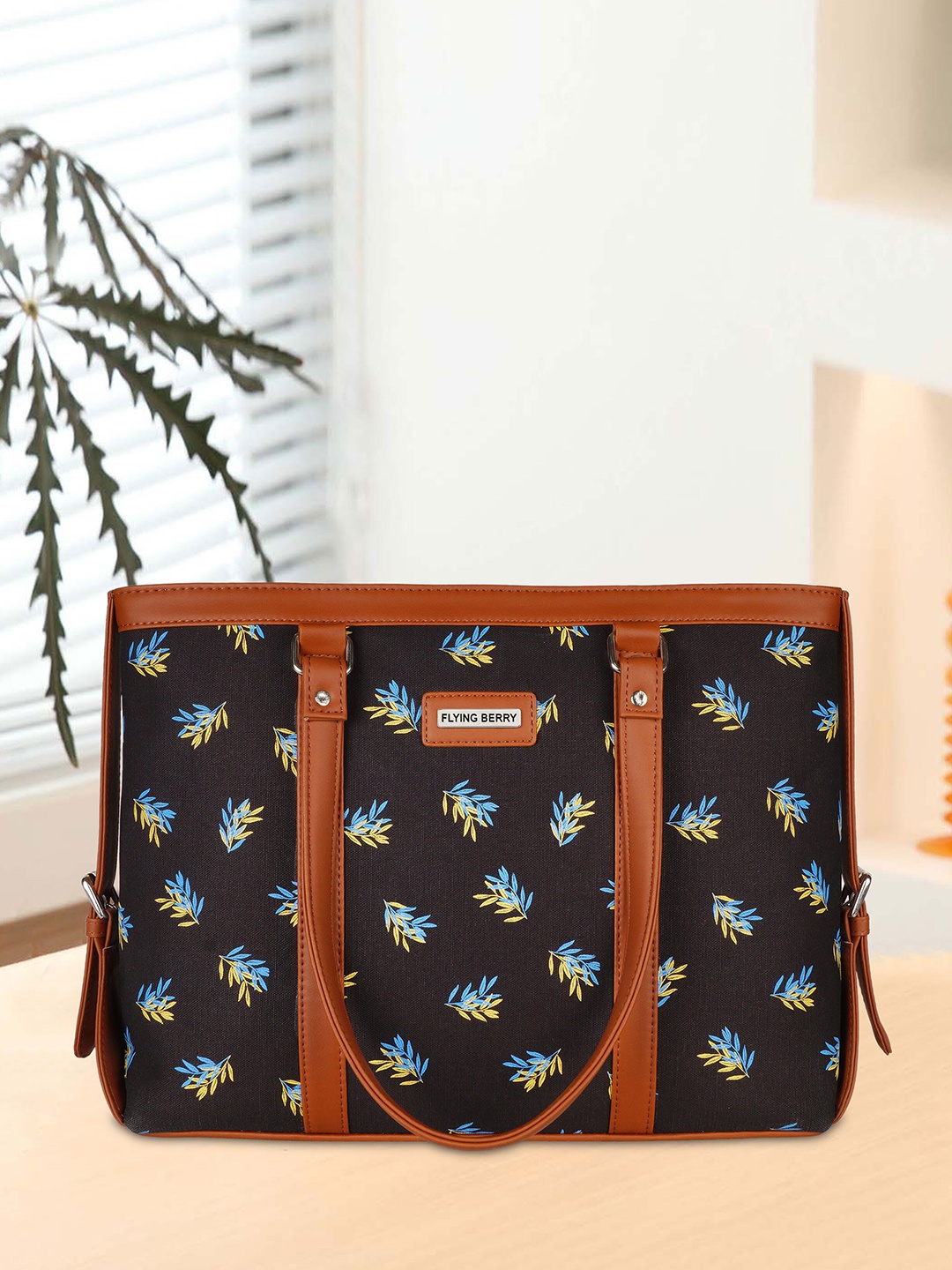 

FLYING BERRY Women Printed Laptop Bag, Black
