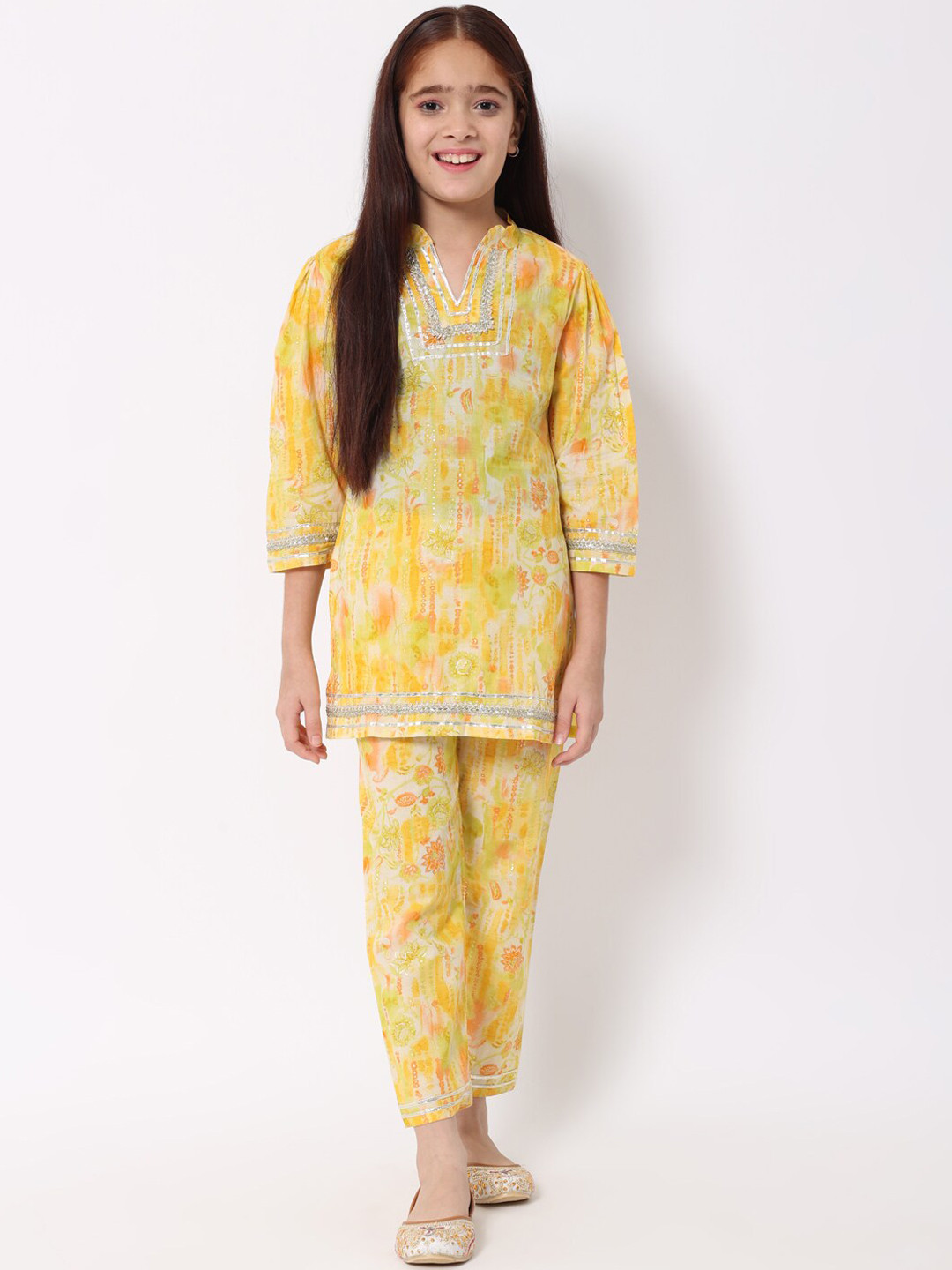 

Readiprint Girls Floral Printed Puffed Sleeves Gotta Patti Cotton Kurta Sets, Yellow