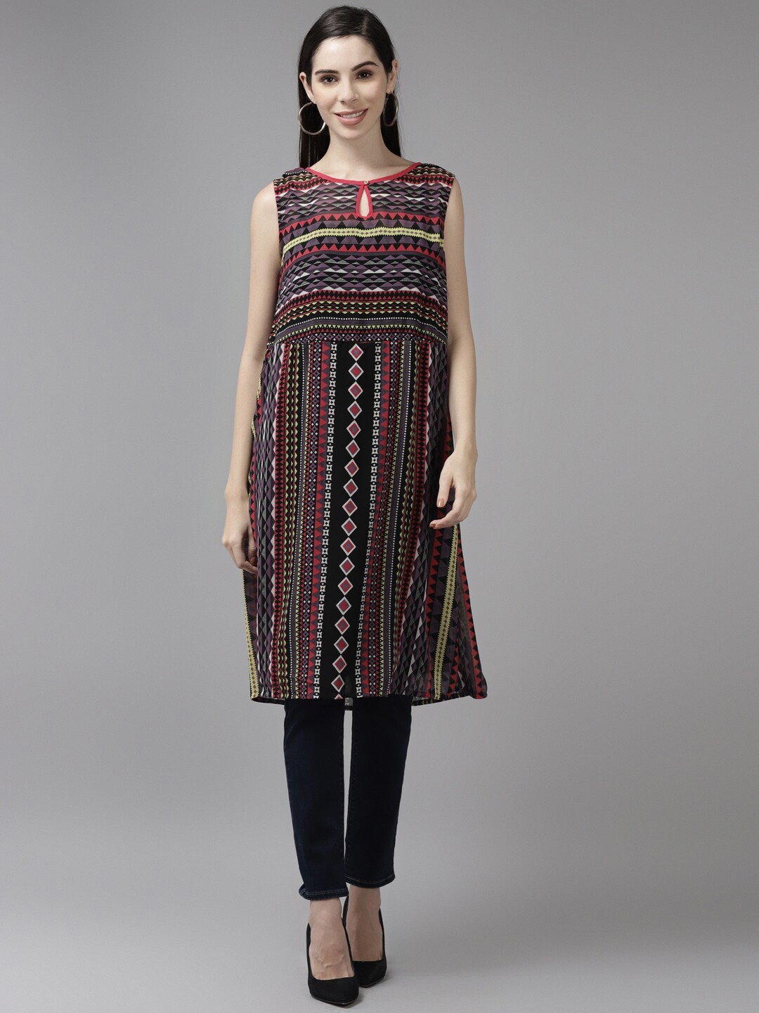 

Aarika Geometric Printed Keyhole Neck Kurta, Black