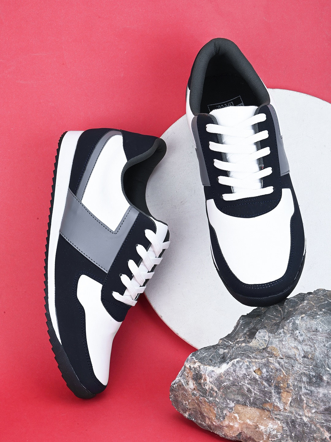 

The Roadster Lifestyle Co. Men White & Black Colourblocked Padded Insole Sneakers